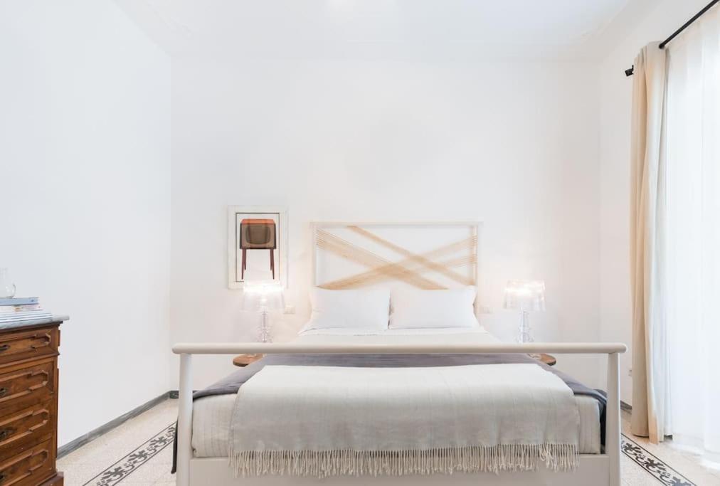 Modern Comfort, Poetic Charm