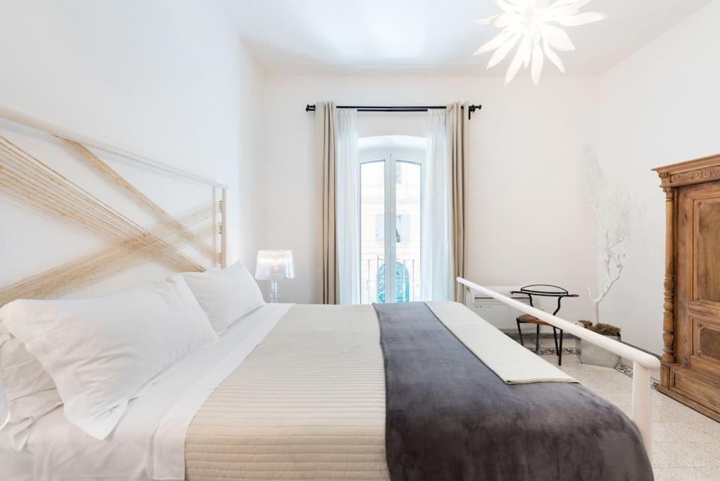 Modern Comfort, Poetic Charm