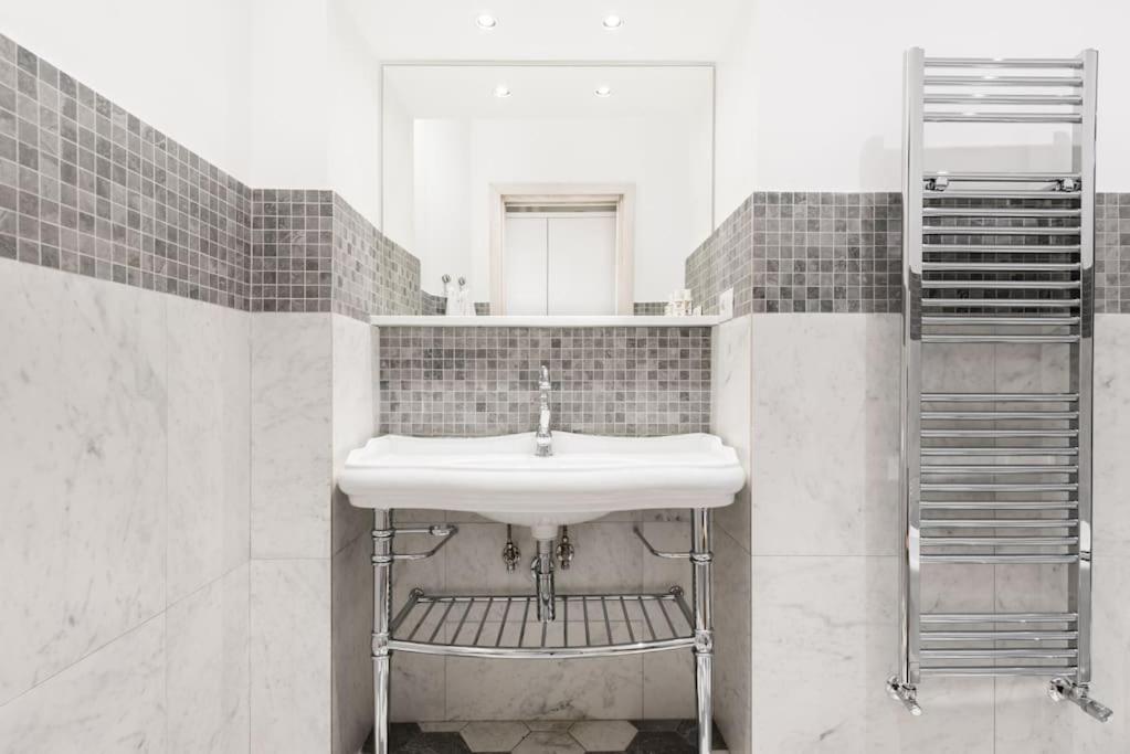 Modern Comfort, Poetic Charm