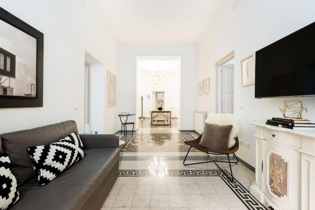Modern Comfort, Poetic Charm