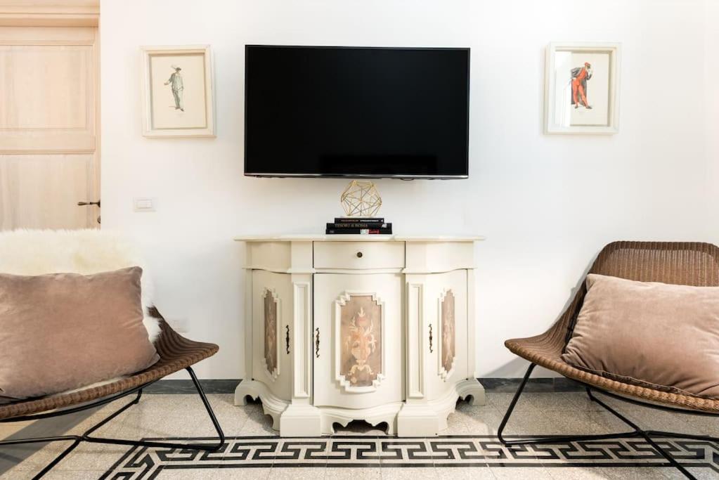 Modern Comfort, Poetic Charm