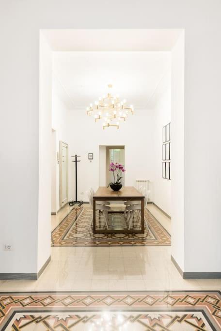 Modern Comfort, Poetic Charm