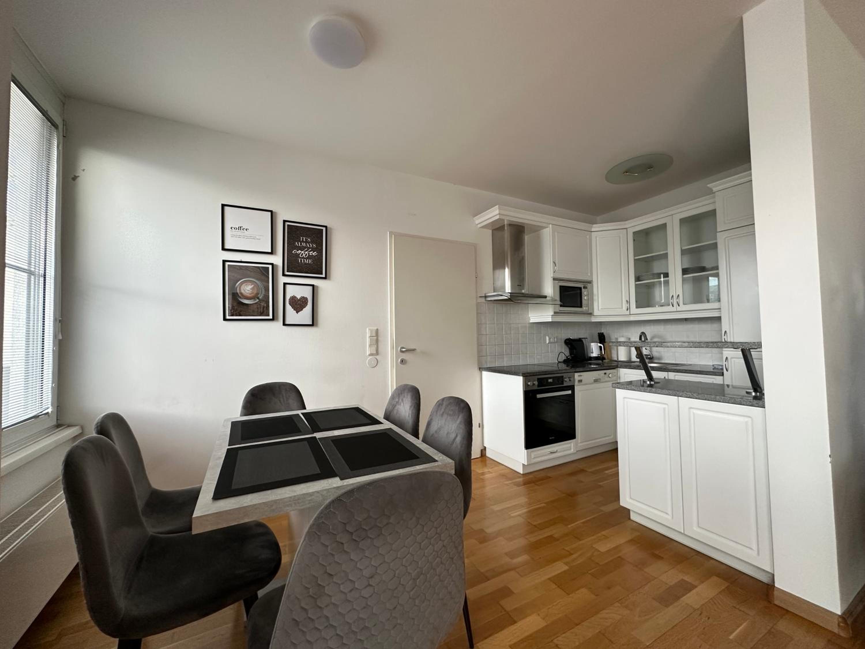 FeelHome-Prater-Ausblick-Terrasse-6 Gäste-WiFi-Smart TV