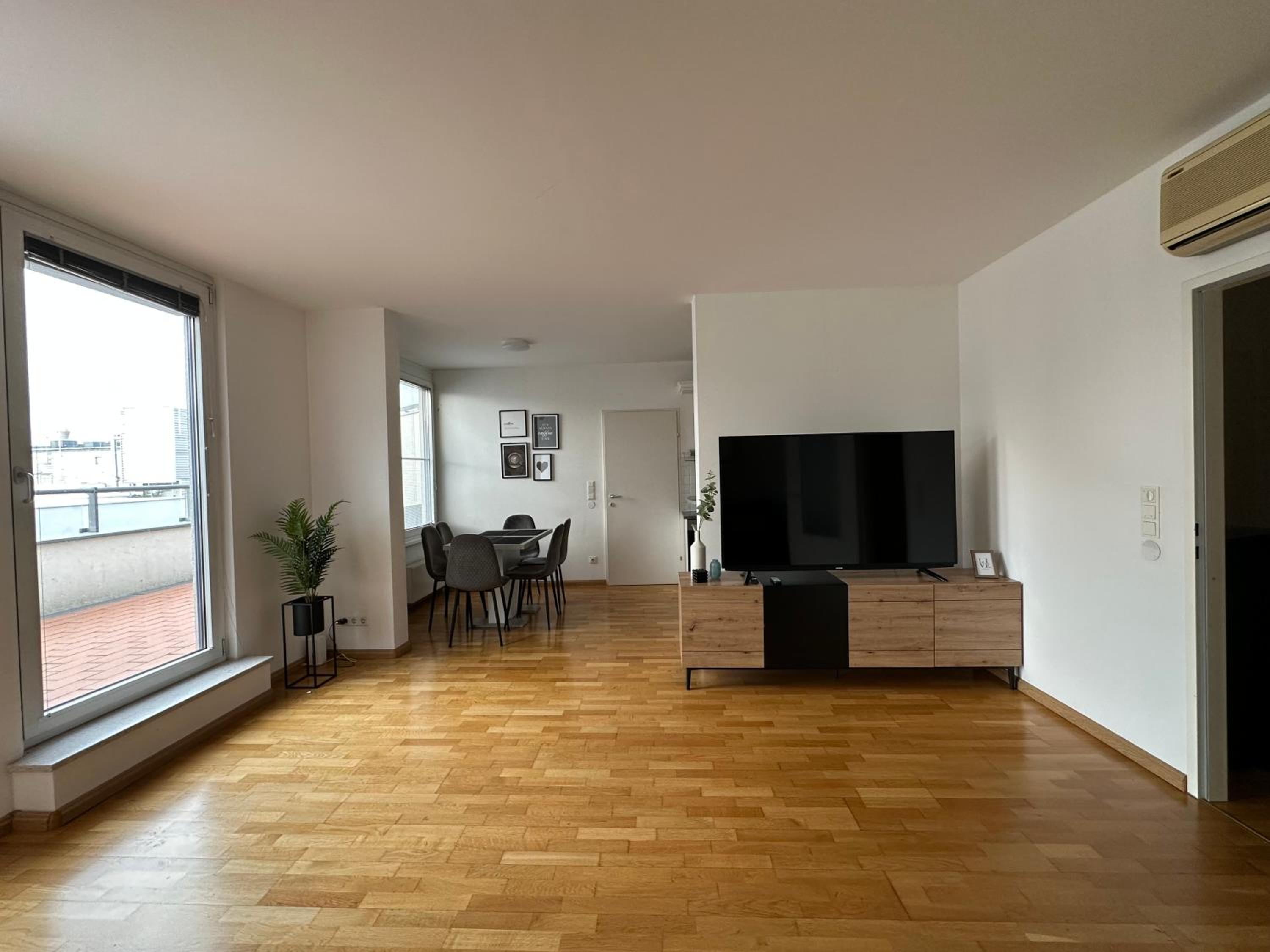 FeelHome-Prater-Ausblick-Terrasse-6 Gäste-WiFi-Smart TV