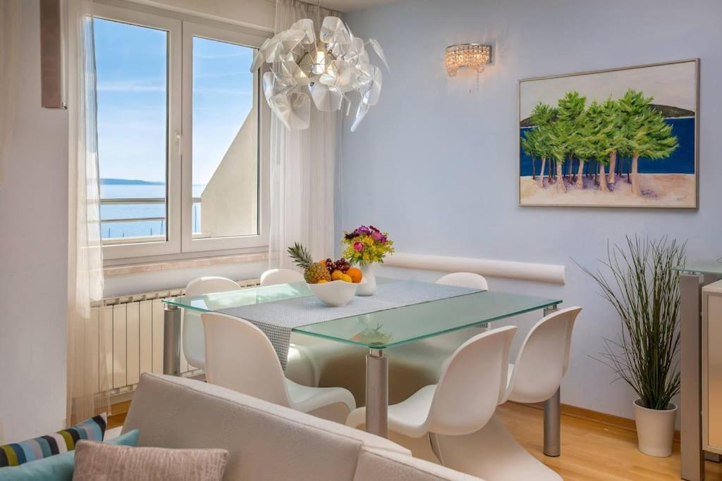 Brilliant Blue Luxury Apartment