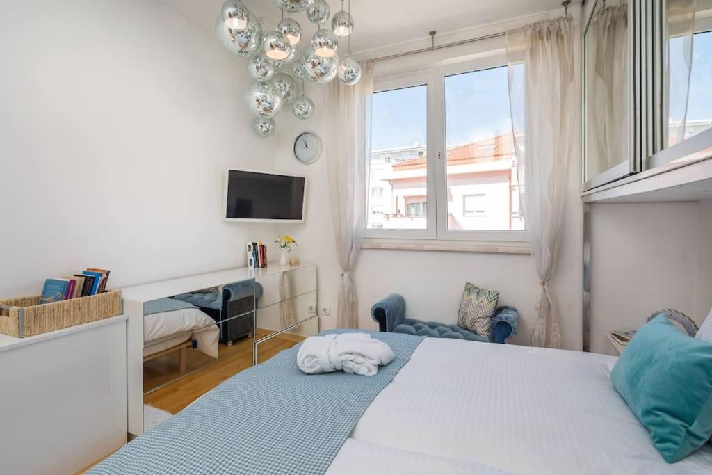 Brilliant Blue Luxury Apartment