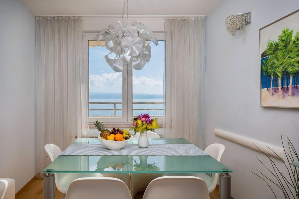 Brilliant Blue Luxury Apartment