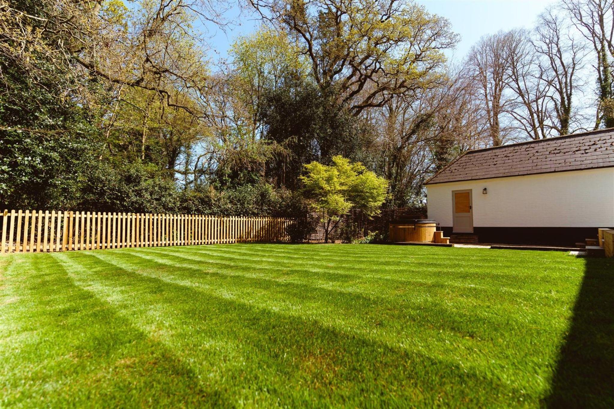 Gatehouse North, Sleeps 6, Hot Tub view 2