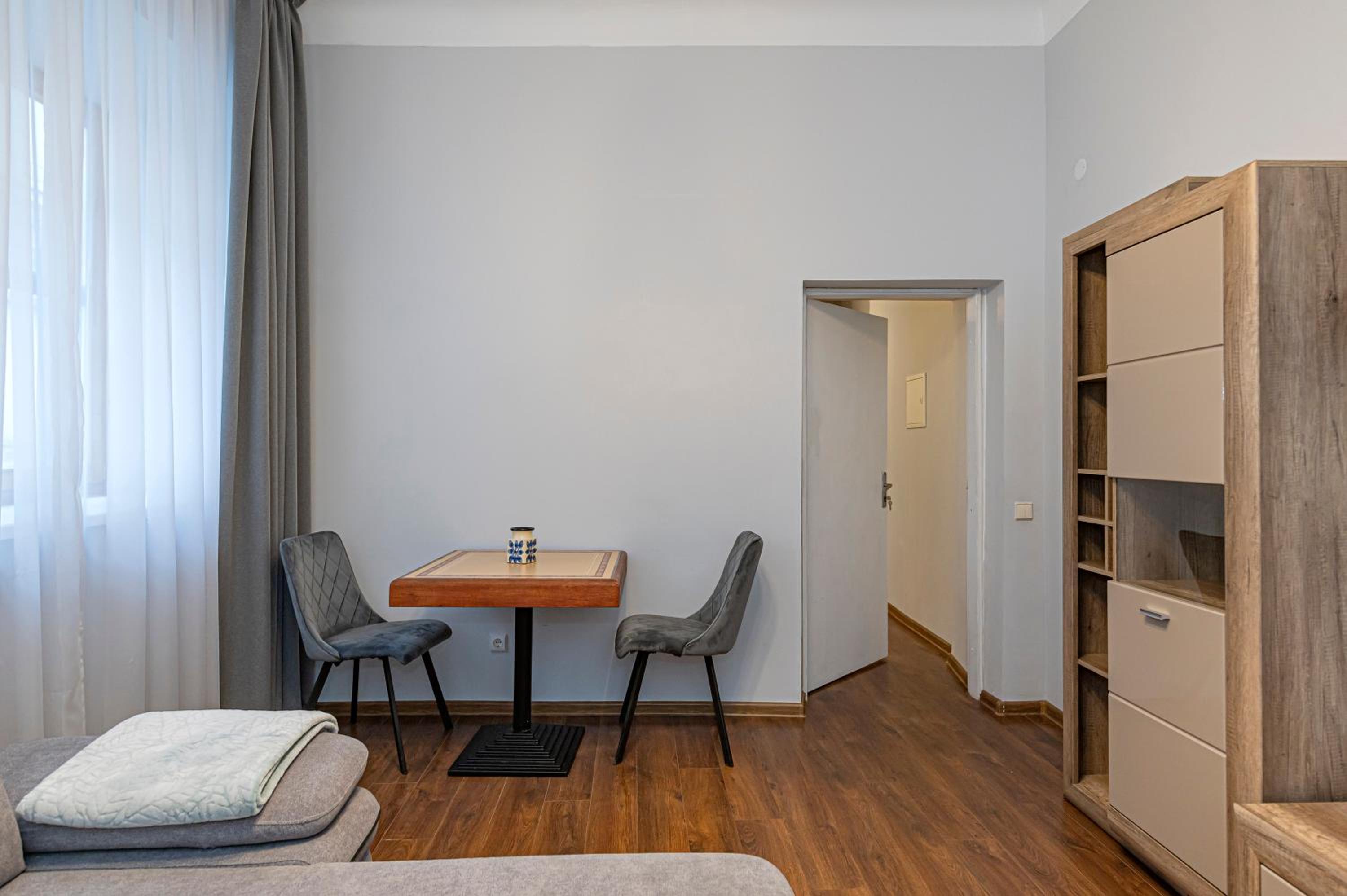 Old town apartment with free parking by Polo Apartments view 5