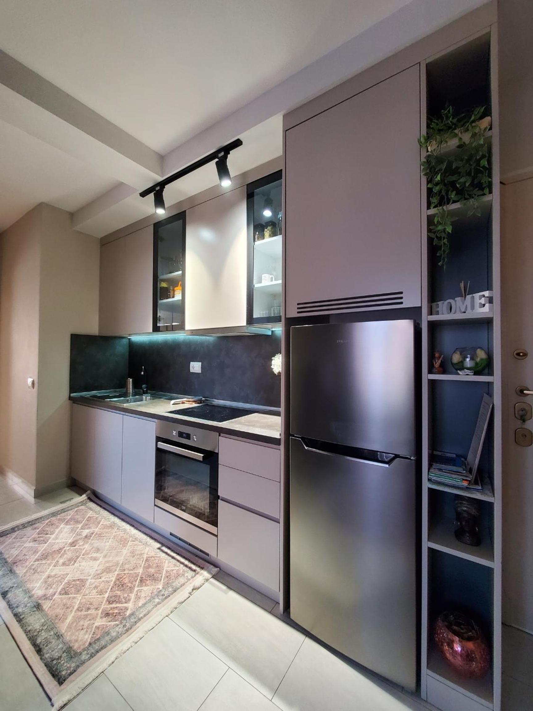 Francie's Apartment, Tirana