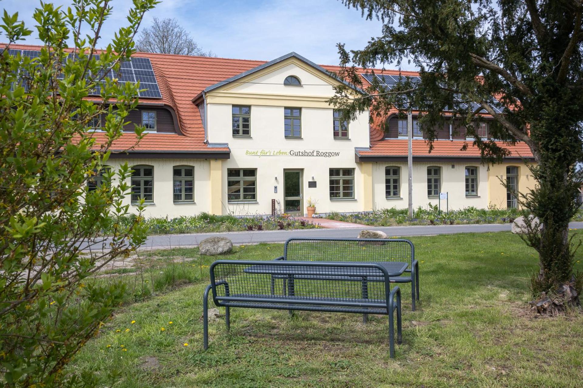 Ferienwohnungen - barrierefrei - im sanierten Gutshof