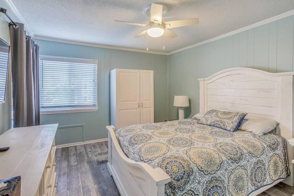First Floor with Ground Floor Access - Steps to the Beach! view 4