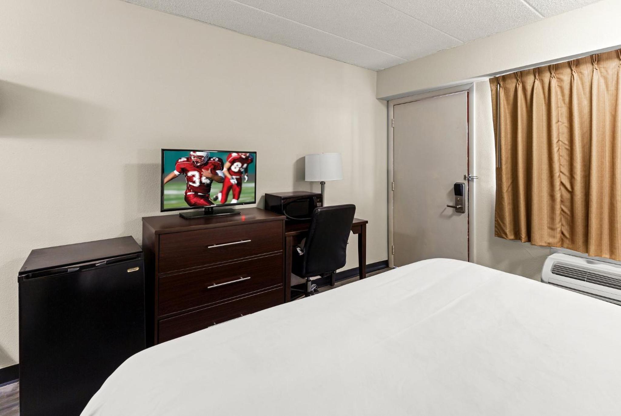 Springfield Vacations - Red Roof Inn Springfield, IL - Property Image 9