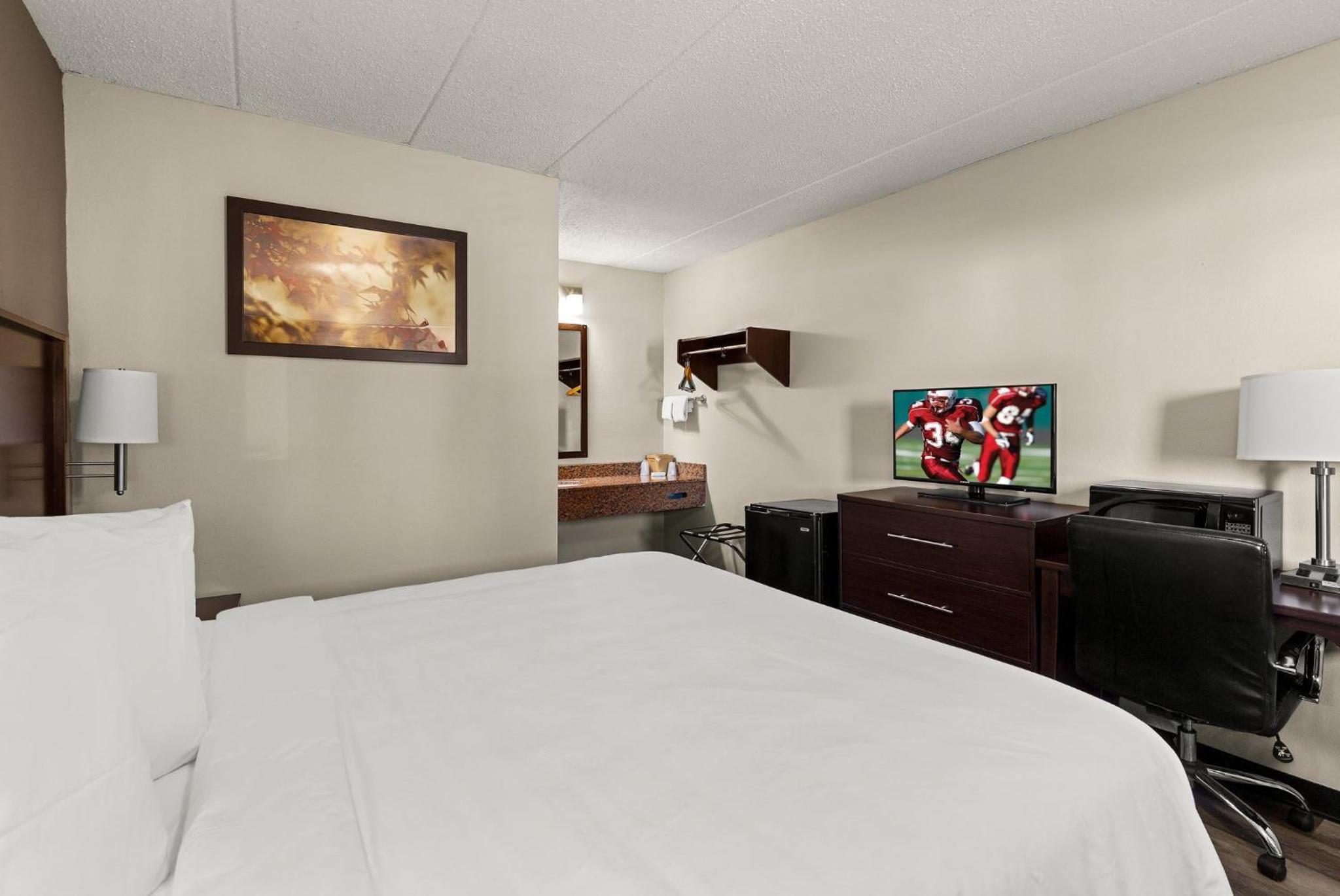 Springfield Vacations - Red Roof Inn Springfield, IL - Property Image 1
