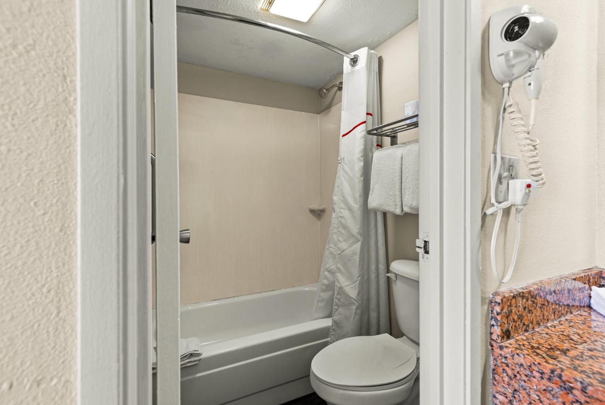 Springfield Vacations - Red Roof Inn Springfield, IL - Property Image 12