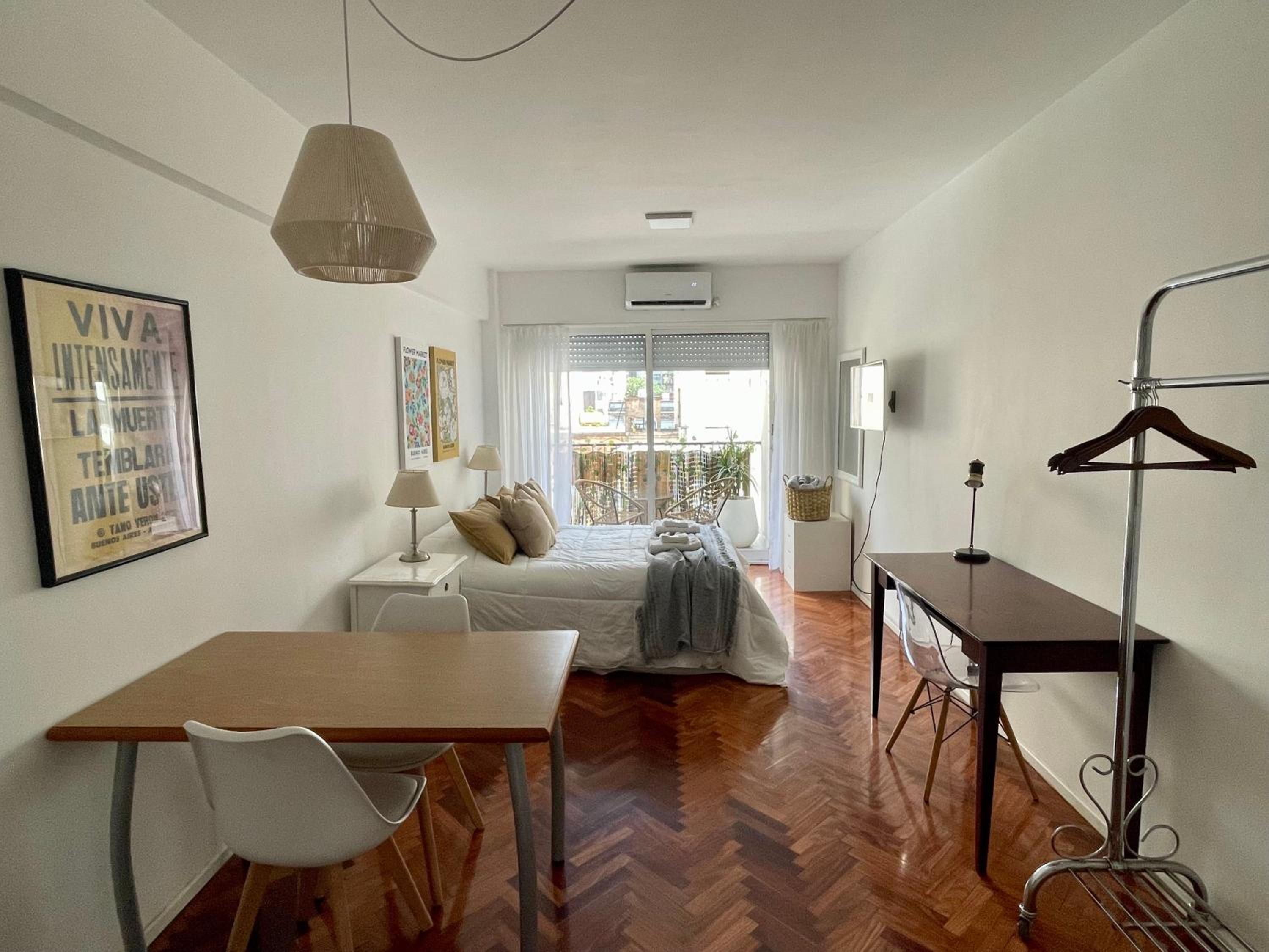 Ubicación ideal en Palermo, cómodo departamento lleno de luz.
