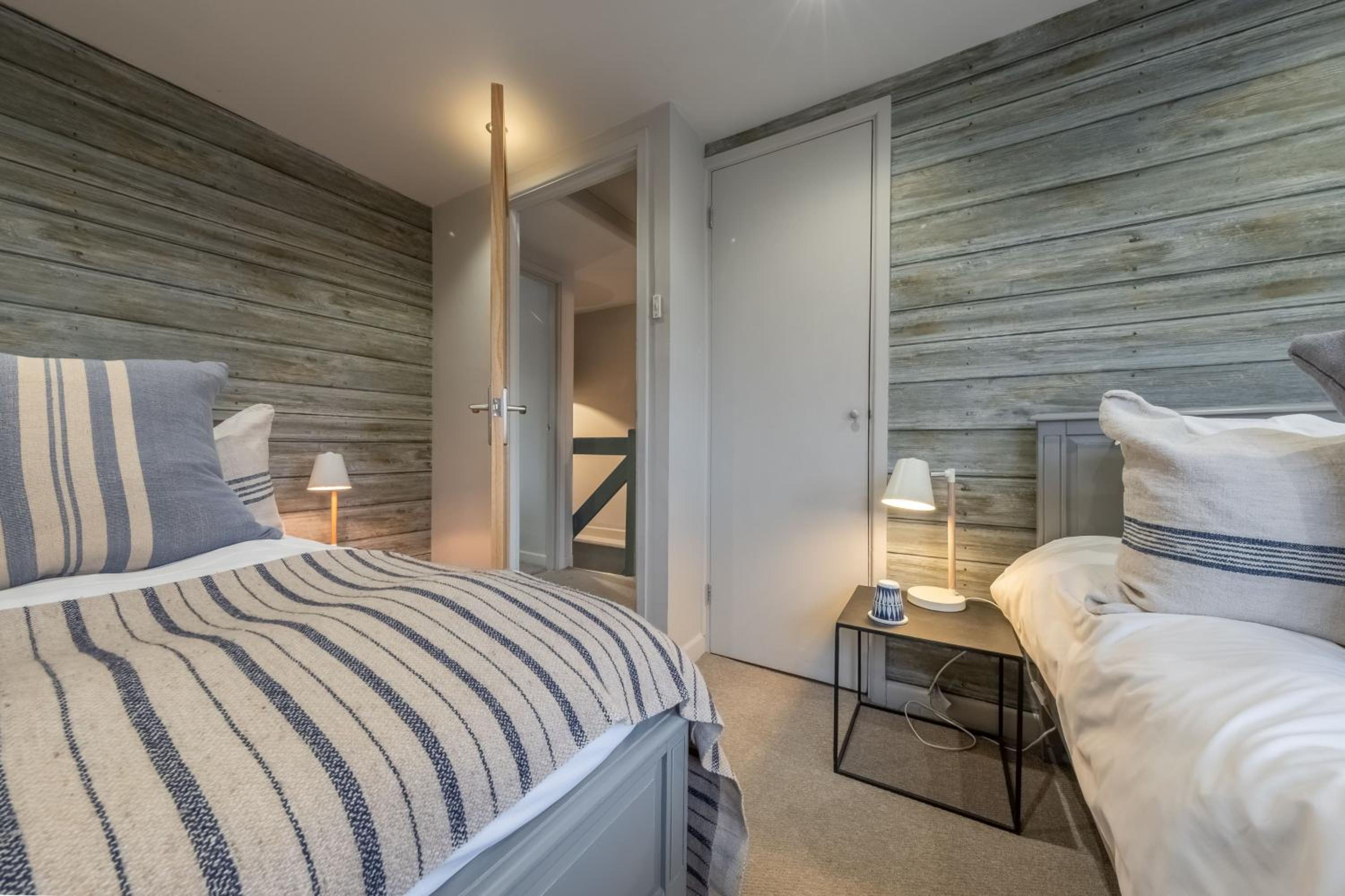 Hillview Lodge