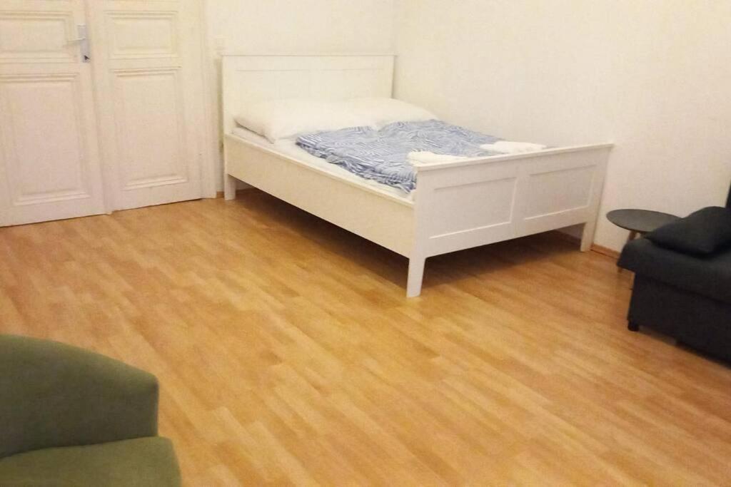 Quiet Comfort: 1 BR Vienna Apartment with Style
