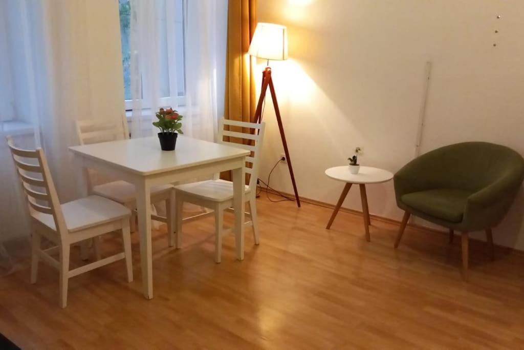 Quiet Comfort: 1 BR Vienna Apartment with Style