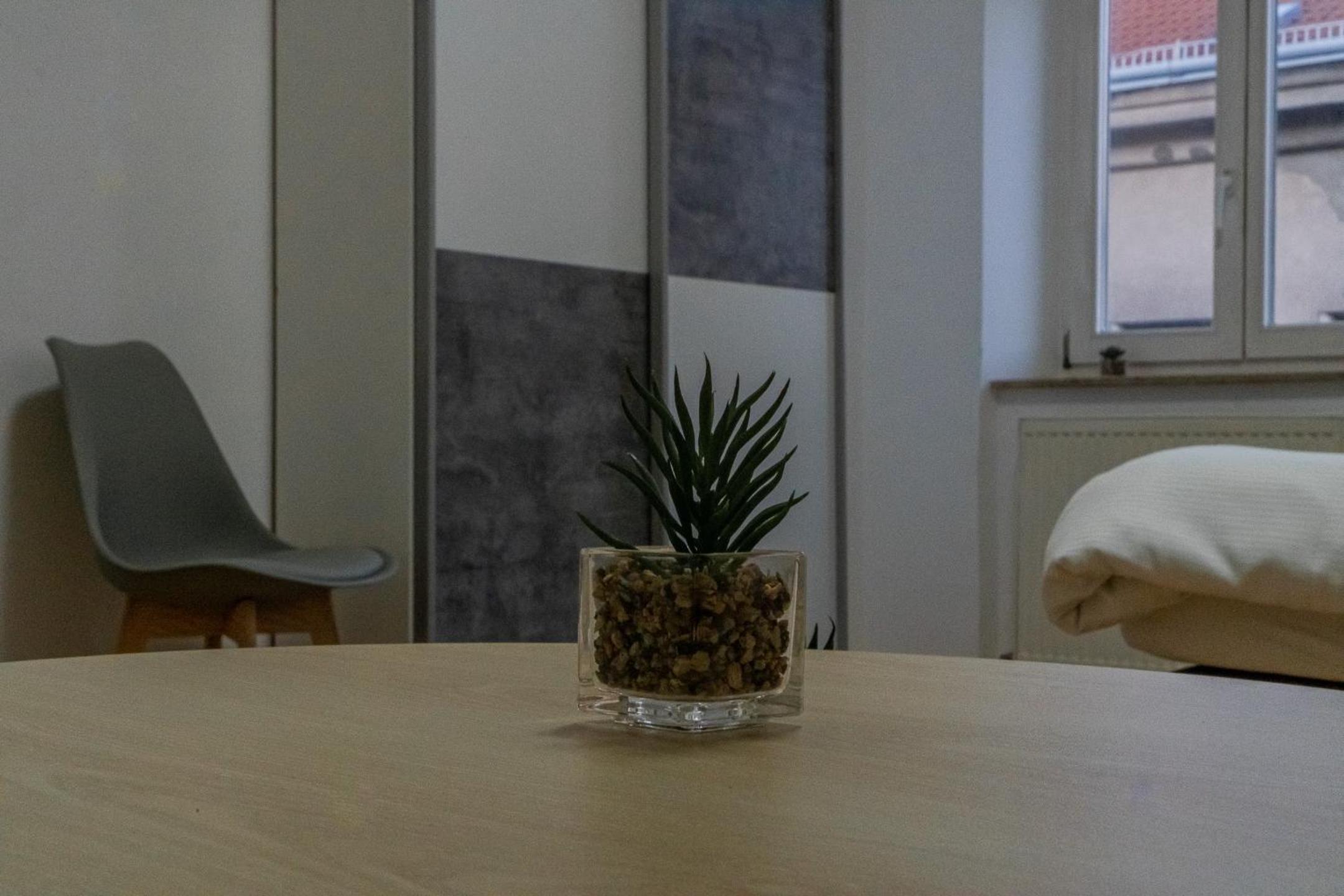 Garden-Eden Apartment