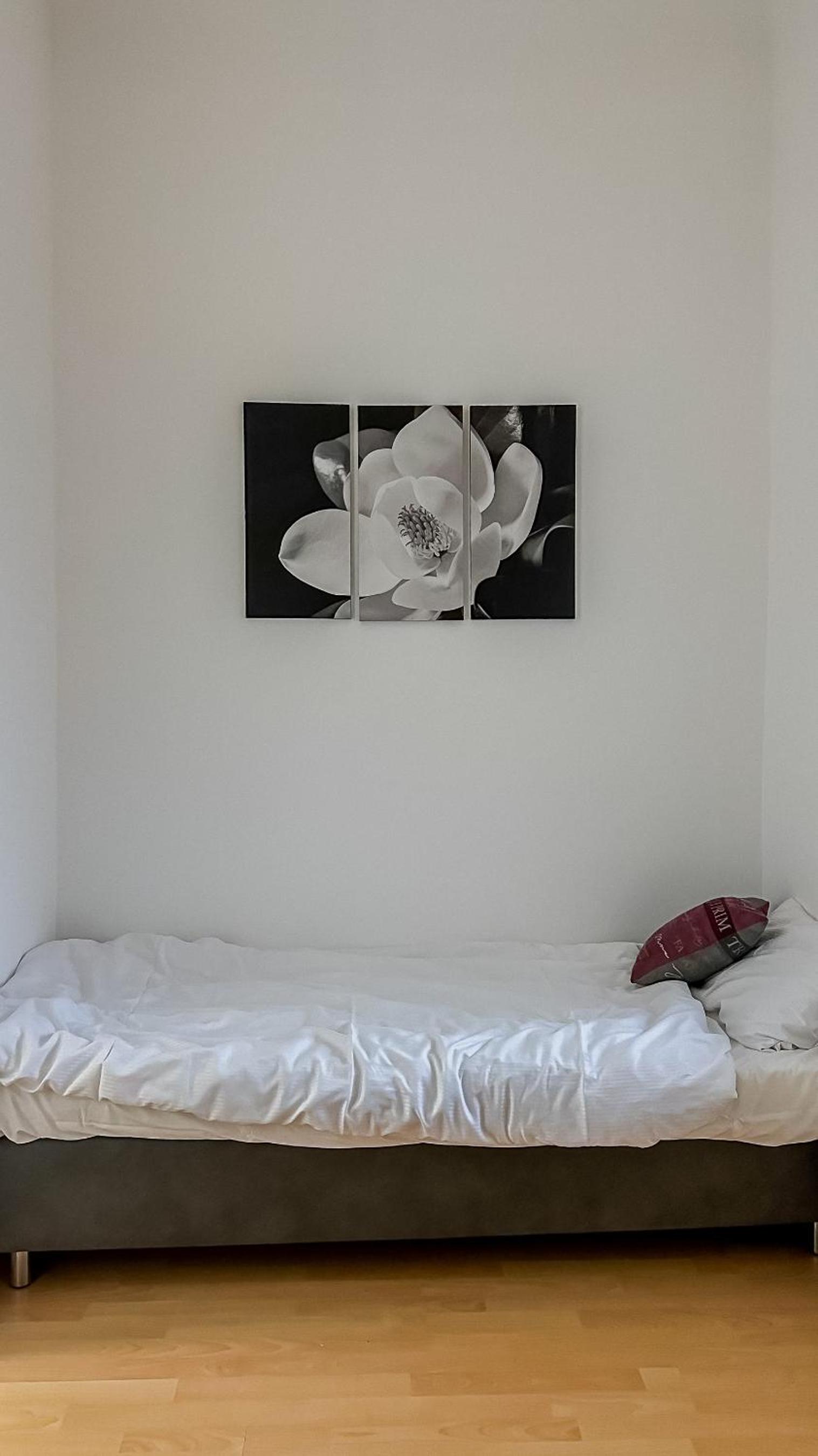 Garden-Eden Apartment