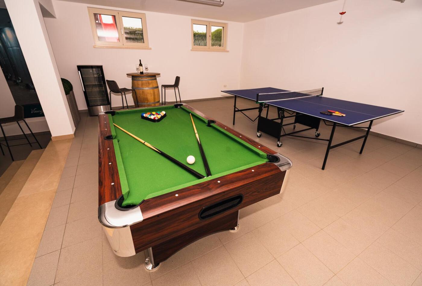 Villa Silvia for 10 people with infinity pool and large playground view 4