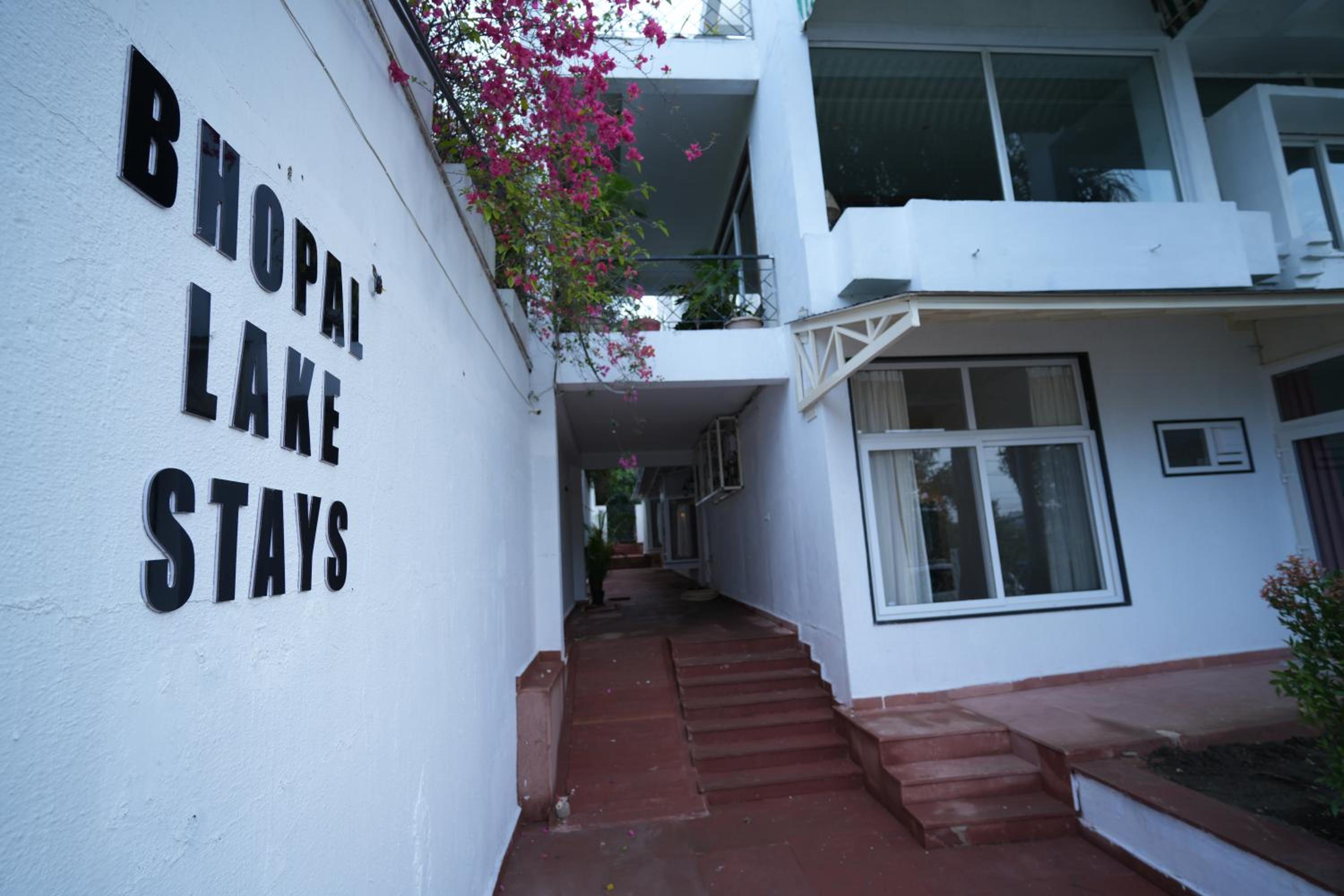BHOPAL LAKE STAYS