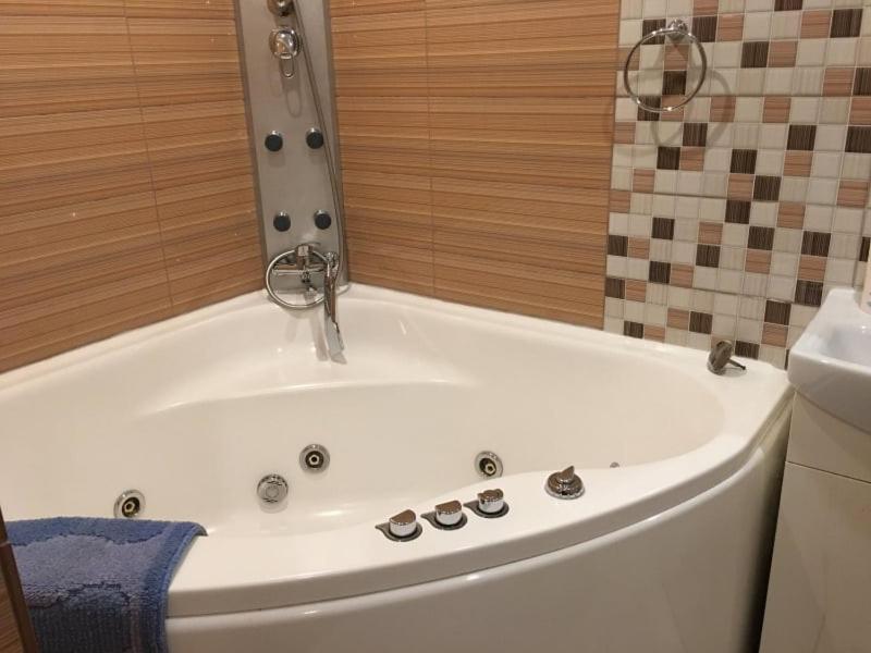 Butas su Jacuzzi view 4