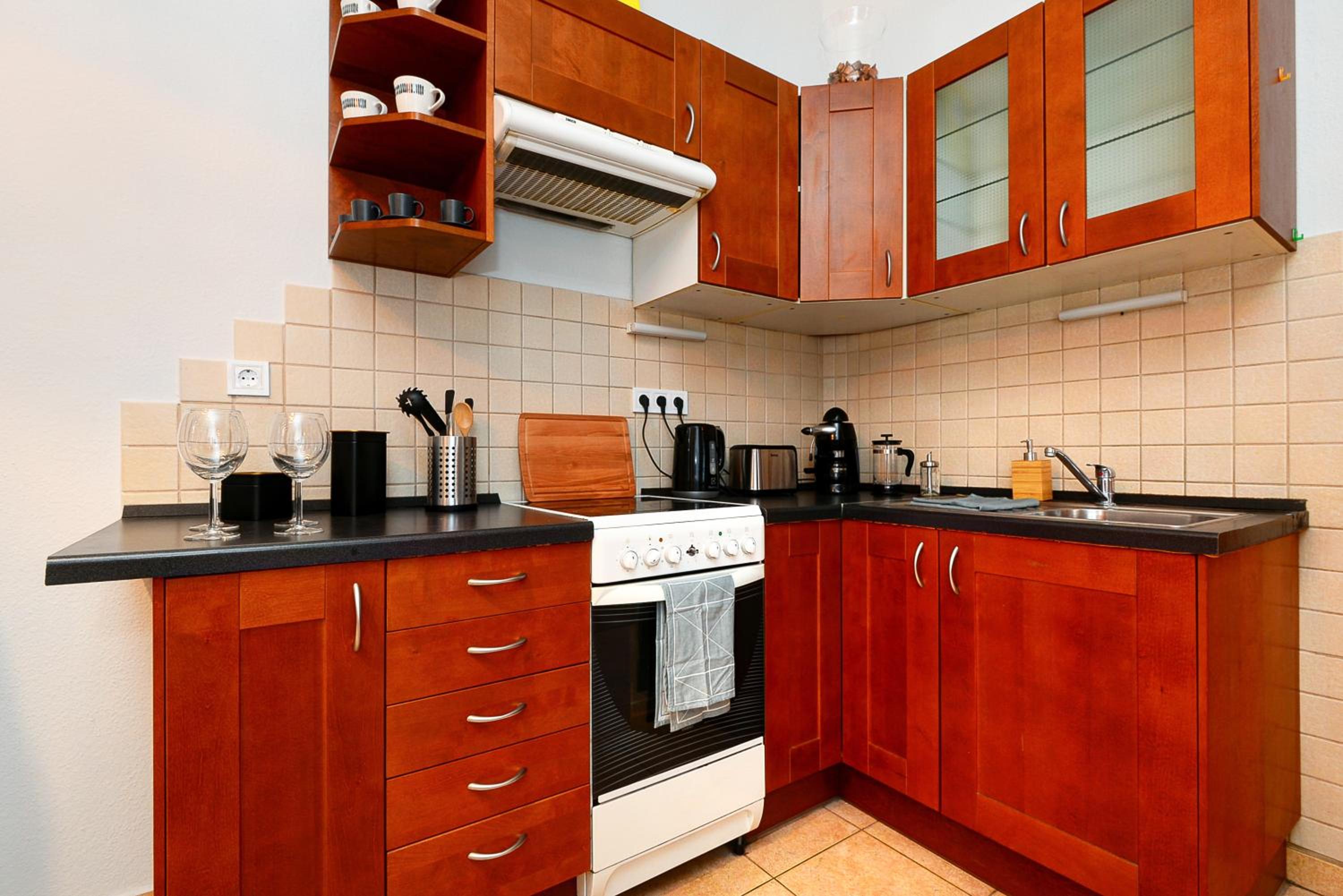Singer Apartment R161 view 4