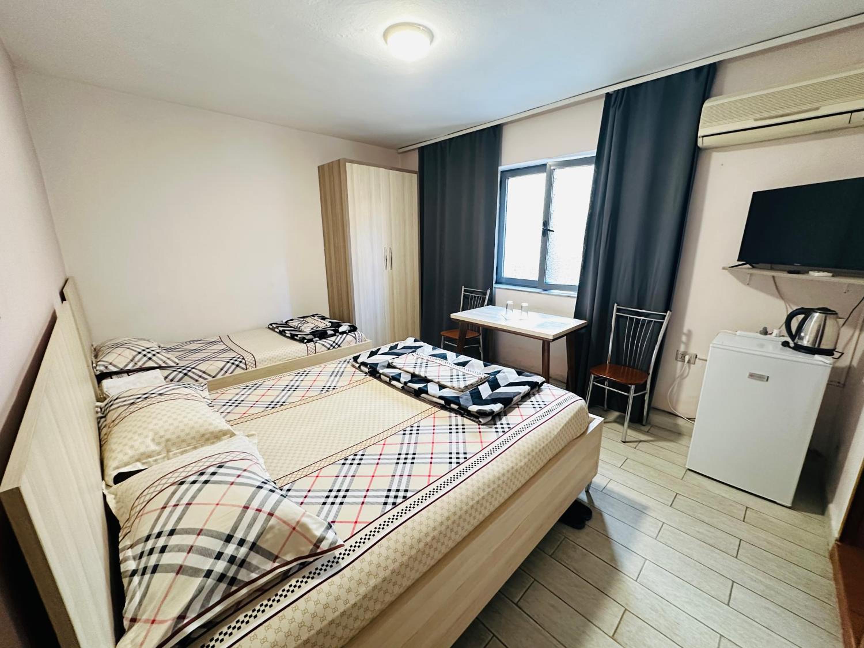 Urban Life Tirana- Economy Rooms