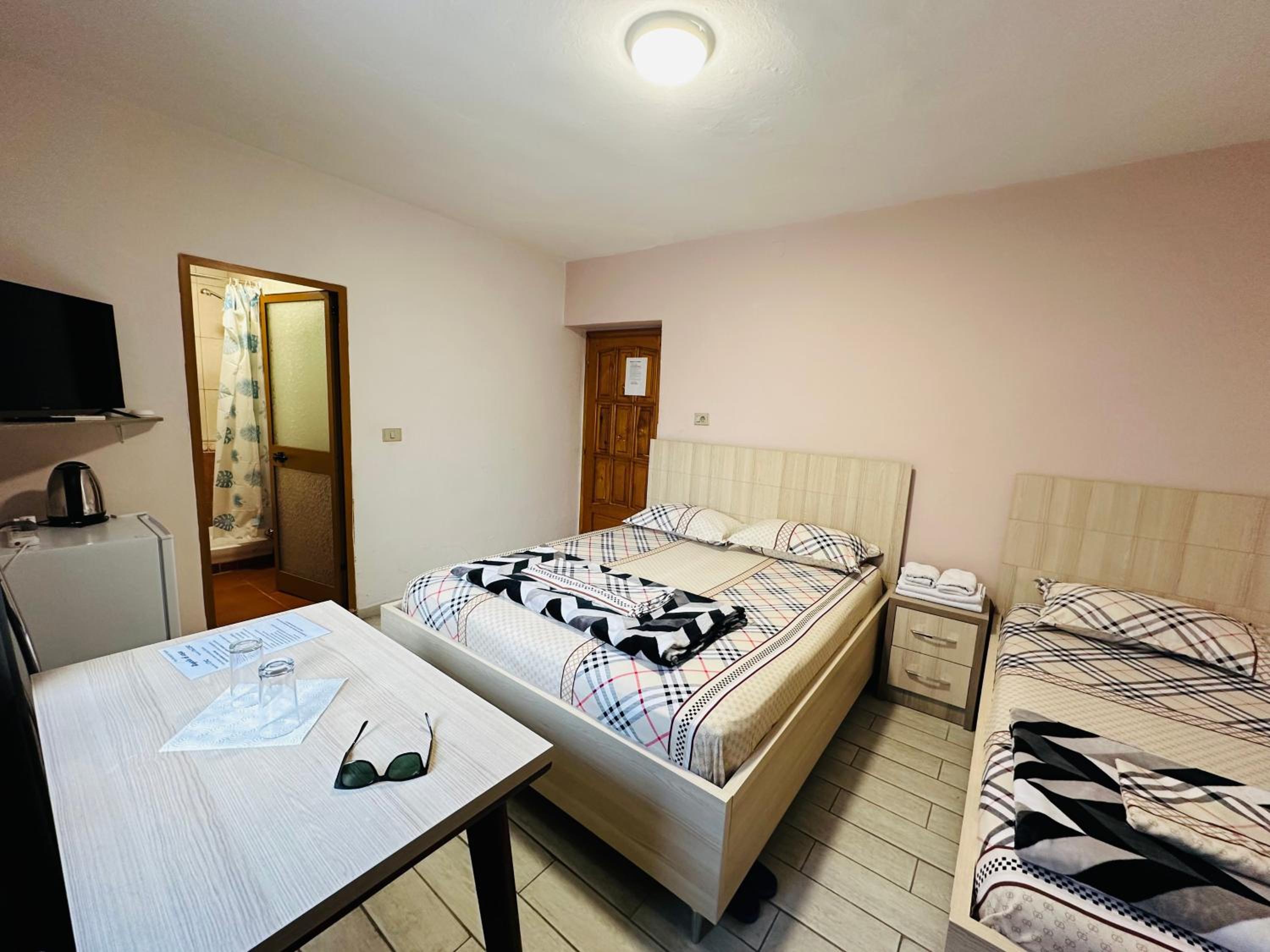 Urban Life Tirana- Economy Rooms