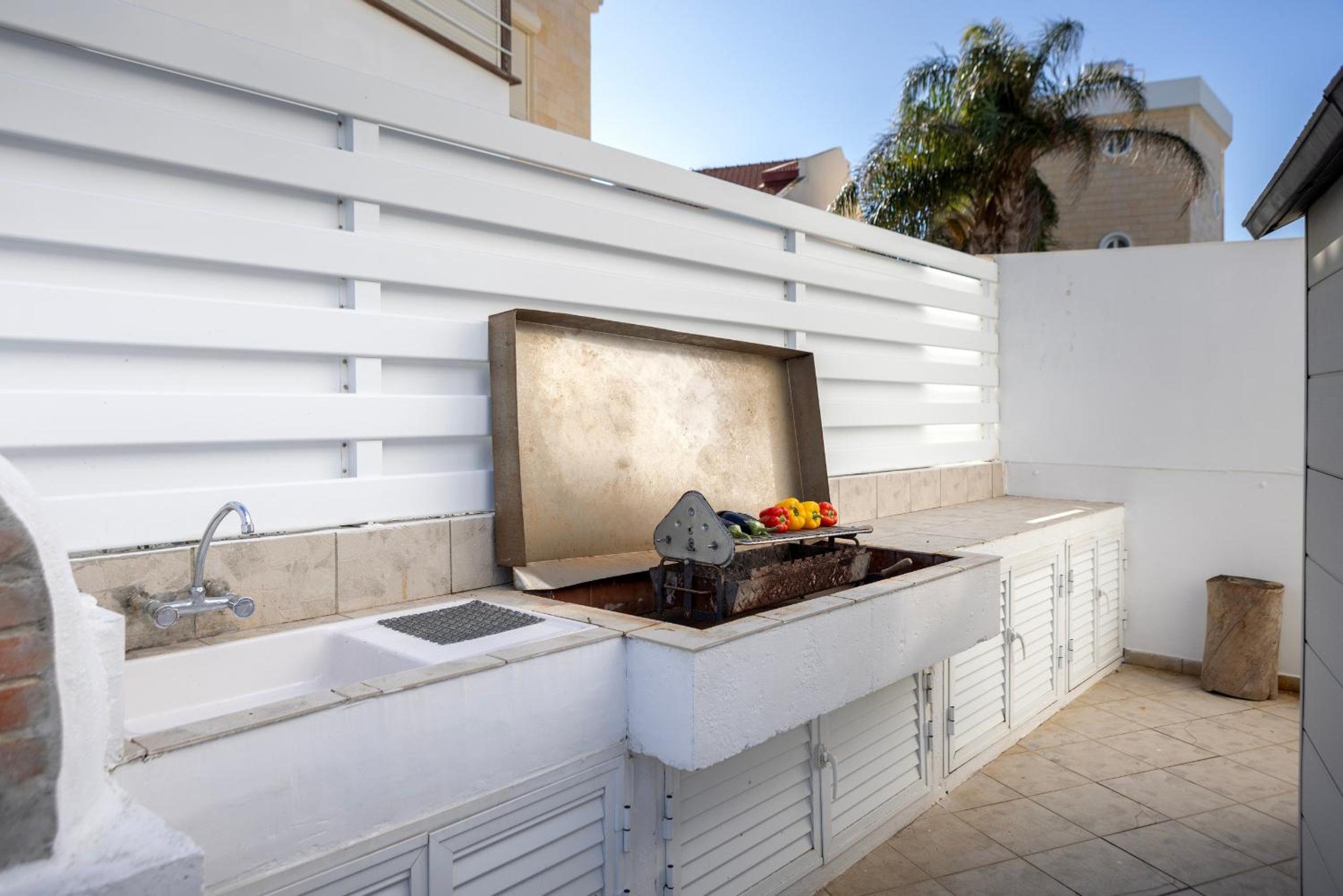 Faros Seaside Villa Larnaca