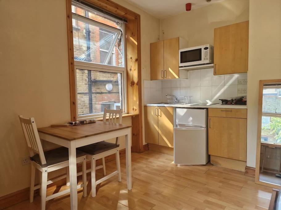 Bright studio apartment Highgate photo 4