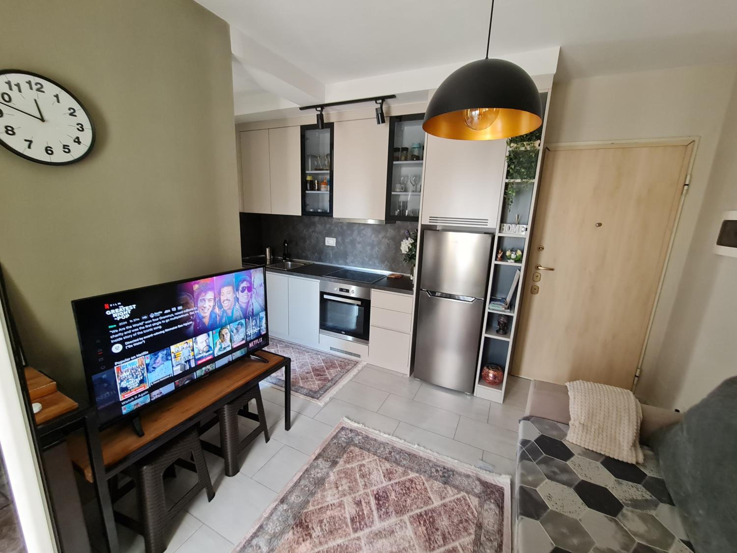 Francie's Apartment, Tirana