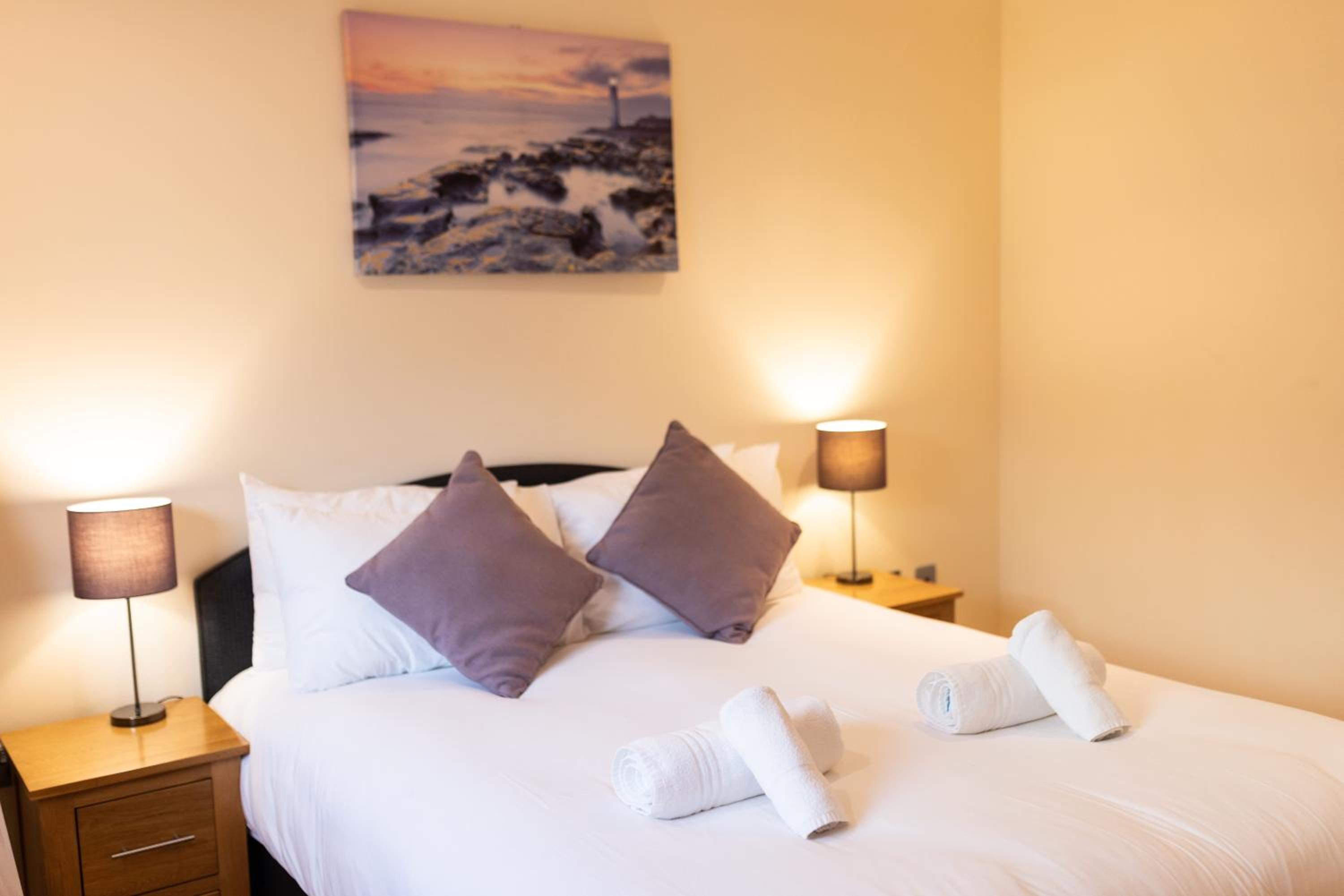 Modern 2 Bedroom Apartment with Balcony & Secure Underground Parking, Plymouth view 4