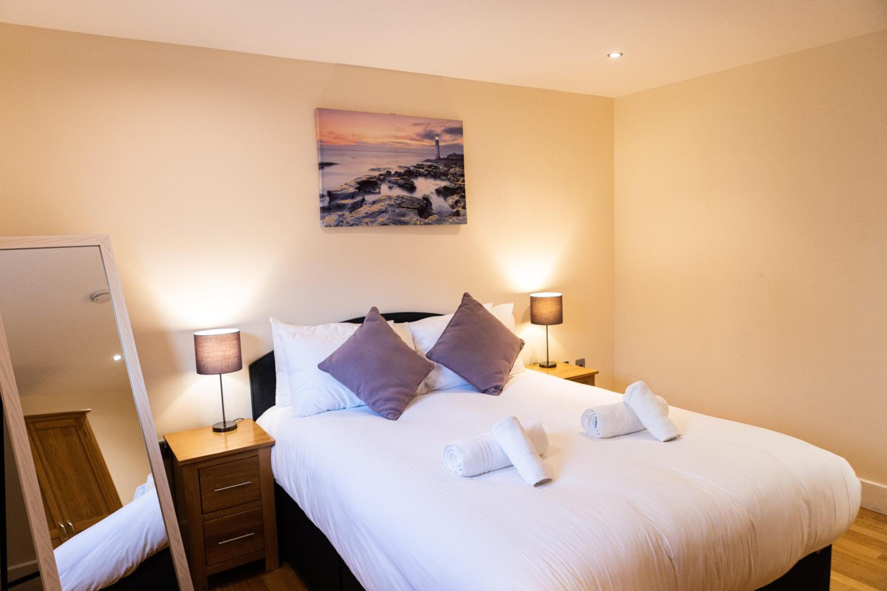 Modern 2 Bedroom Apartment with Balcony & Secure Underground Parking, Plymouth view 3