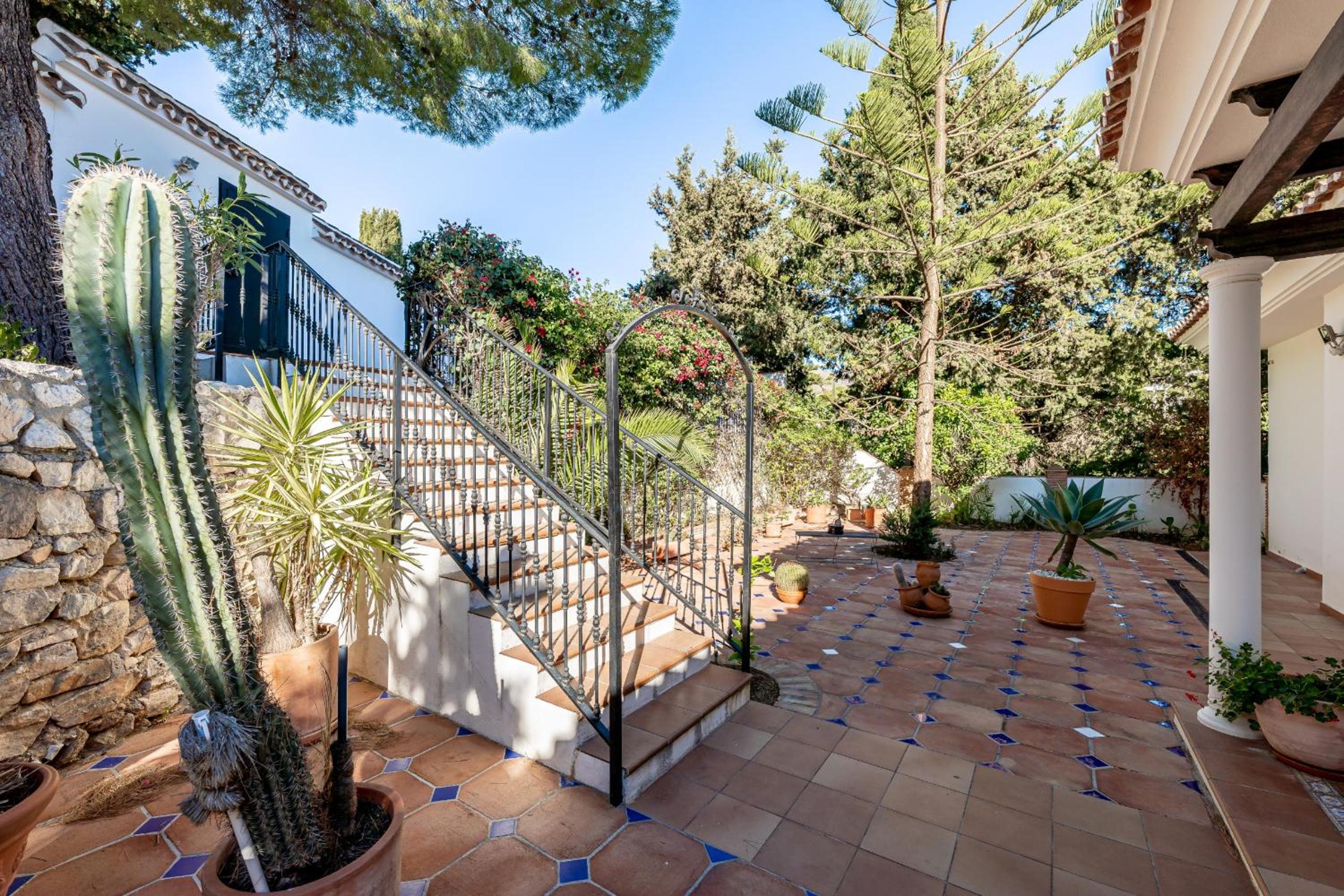 Stunning Villa with Panoramic Views of the Med