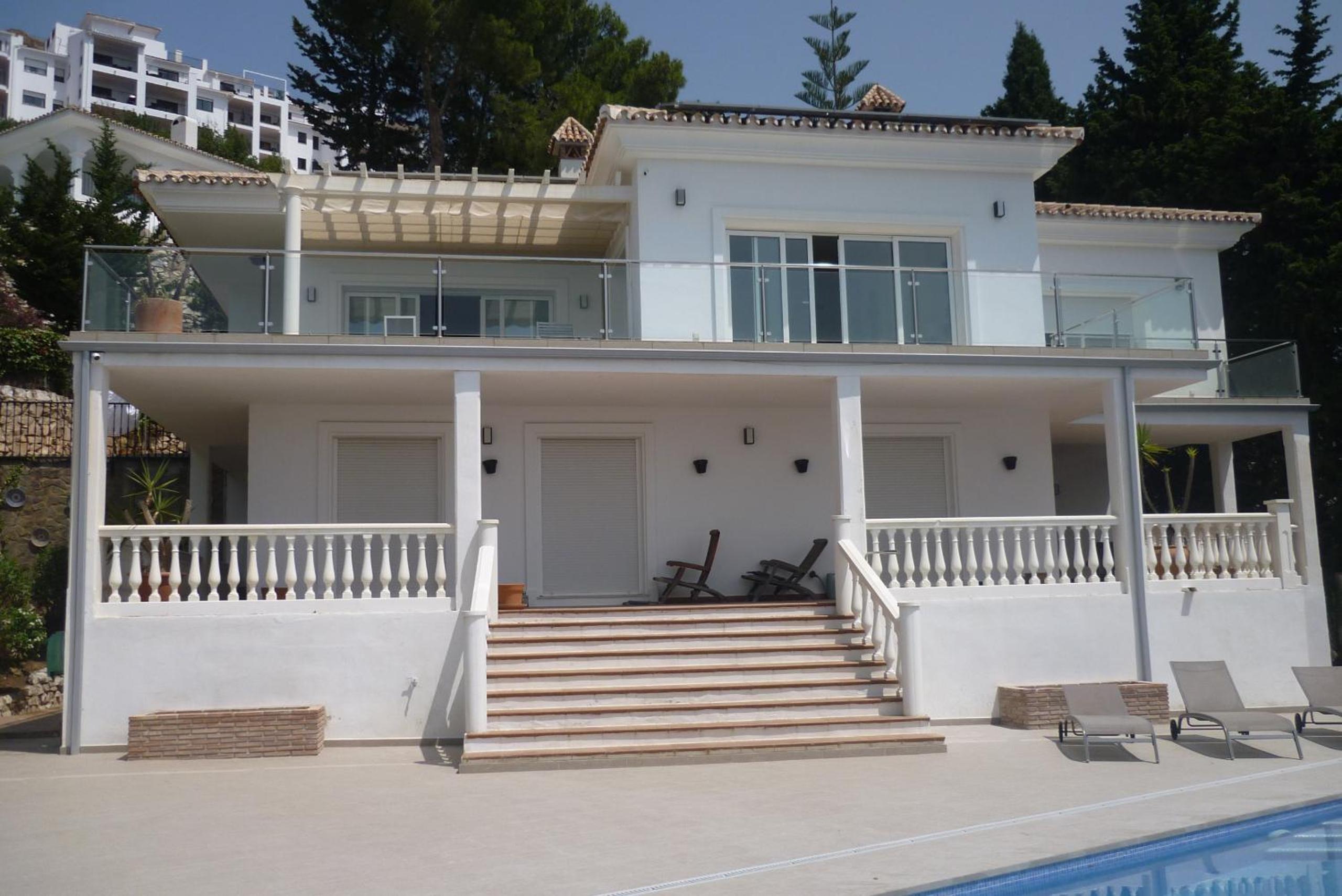 Stunning Villa with Panoramic Views of the Med