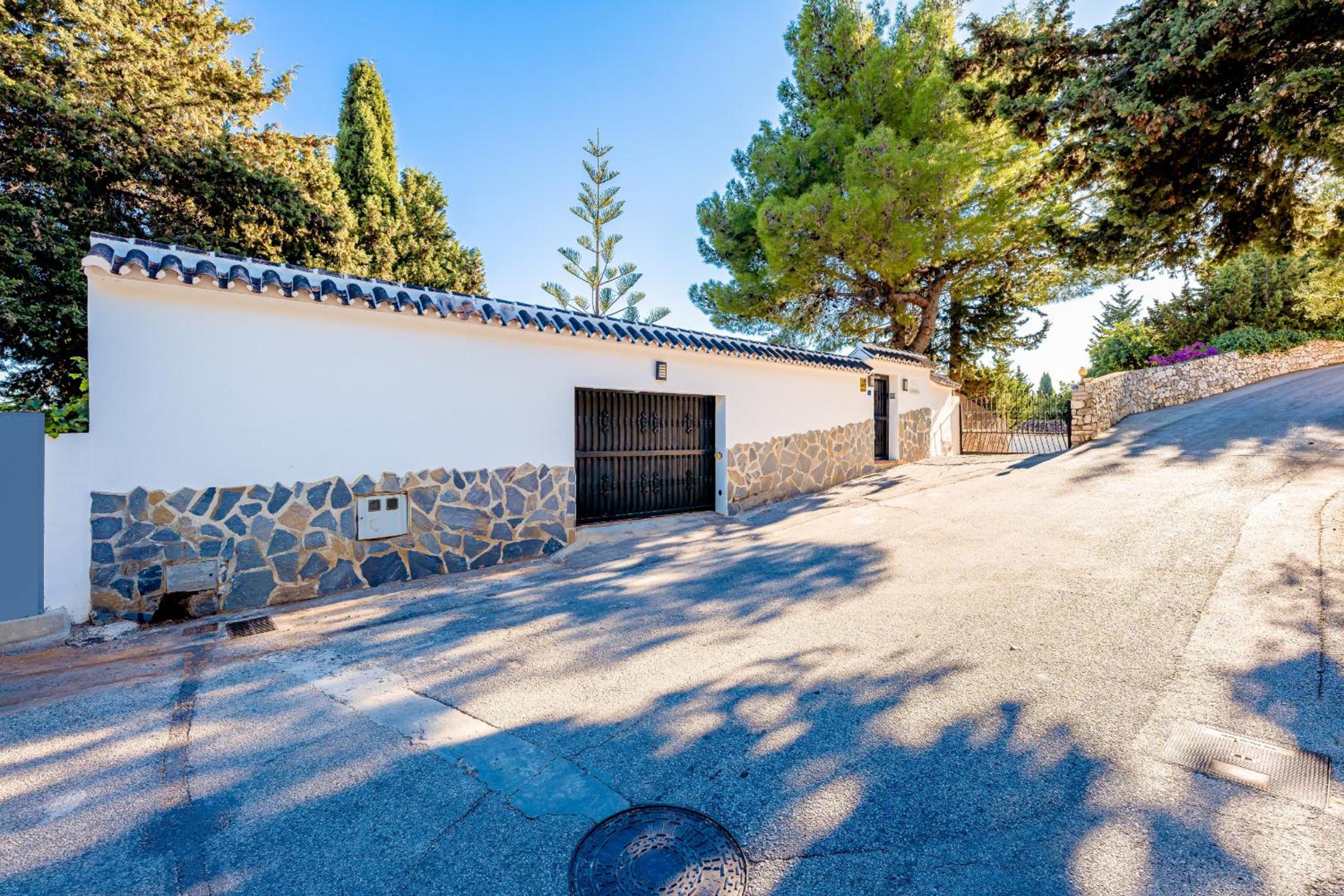 Stunning Villa with Panoramic Views of the Med