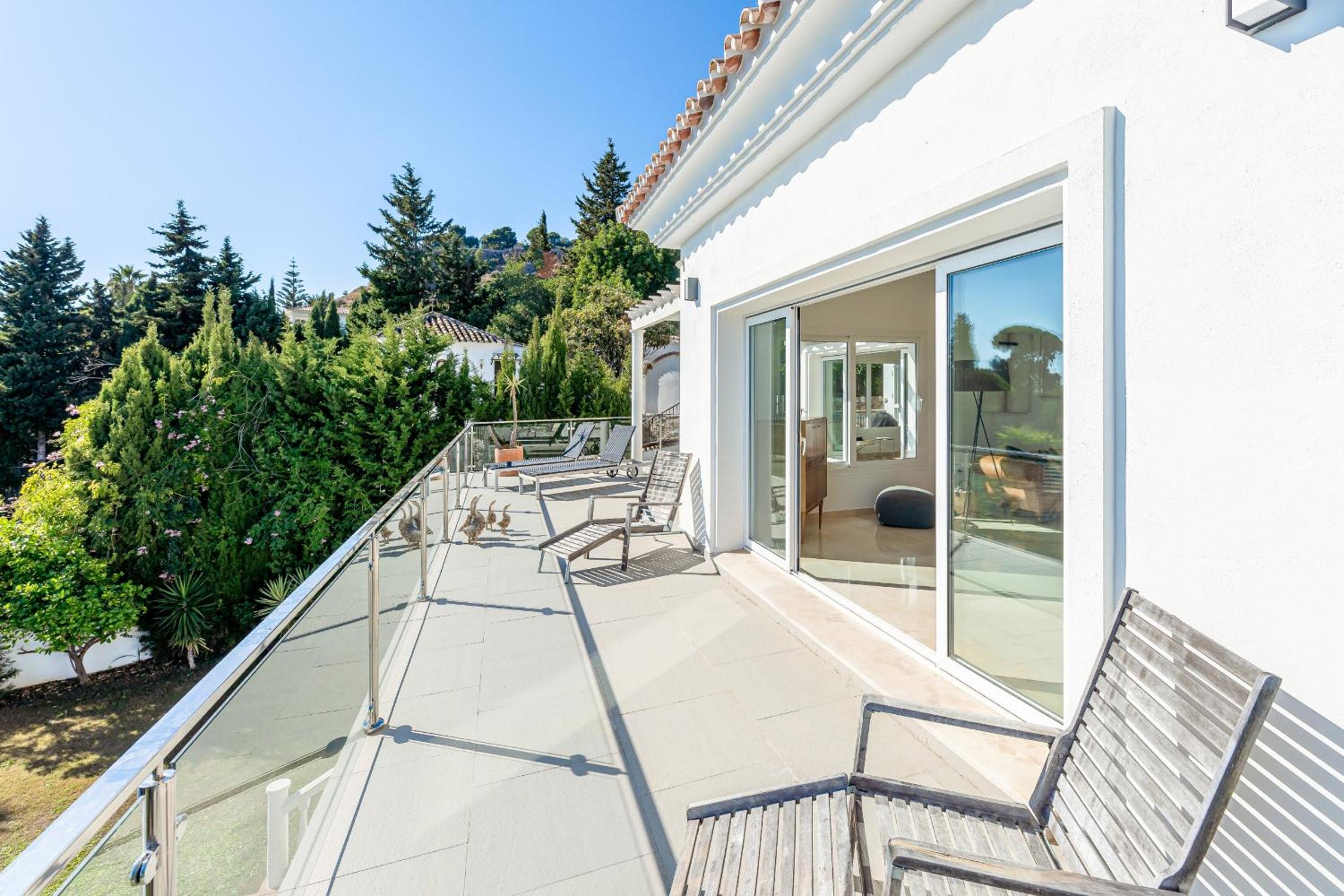 Stunning Villa with Panoramic Views of the Med