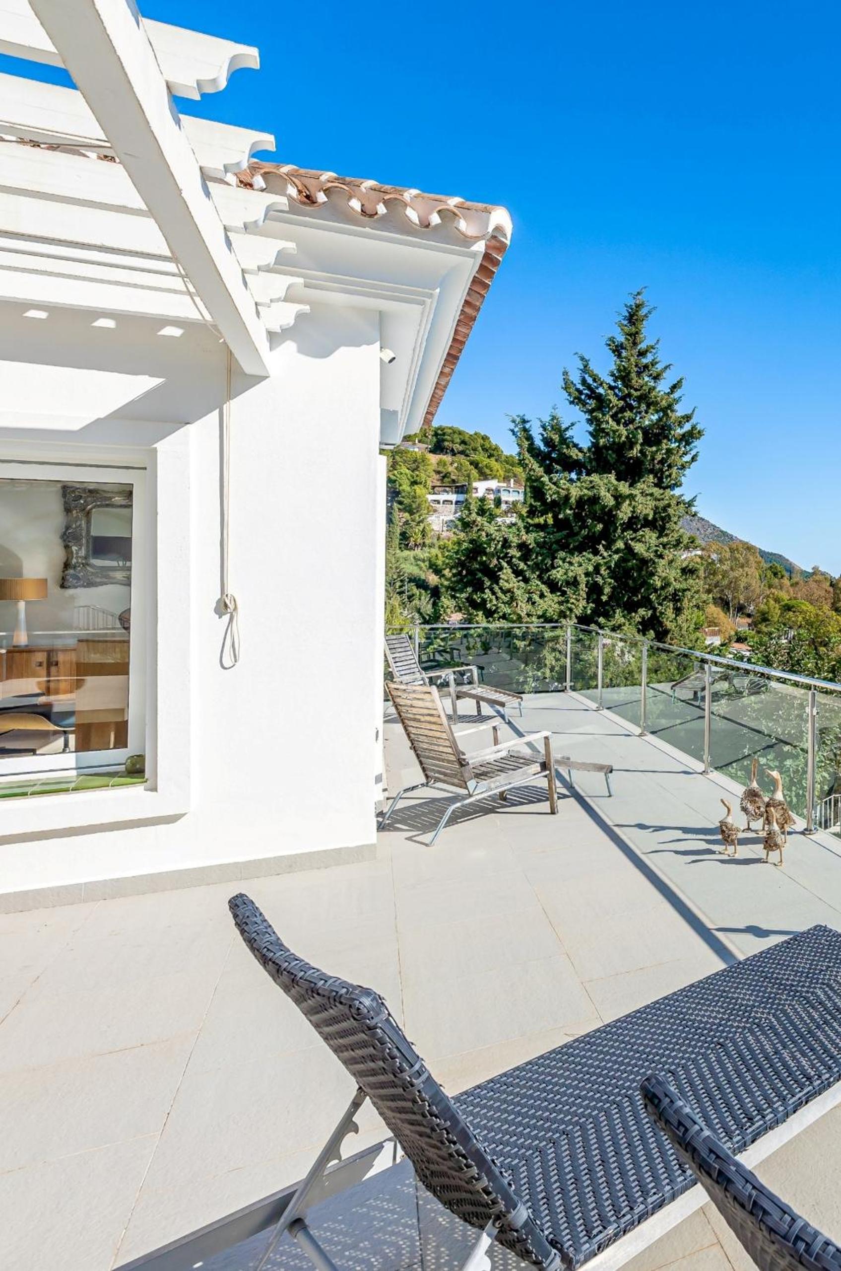Stunning Villa with Panoramic Views of the Med