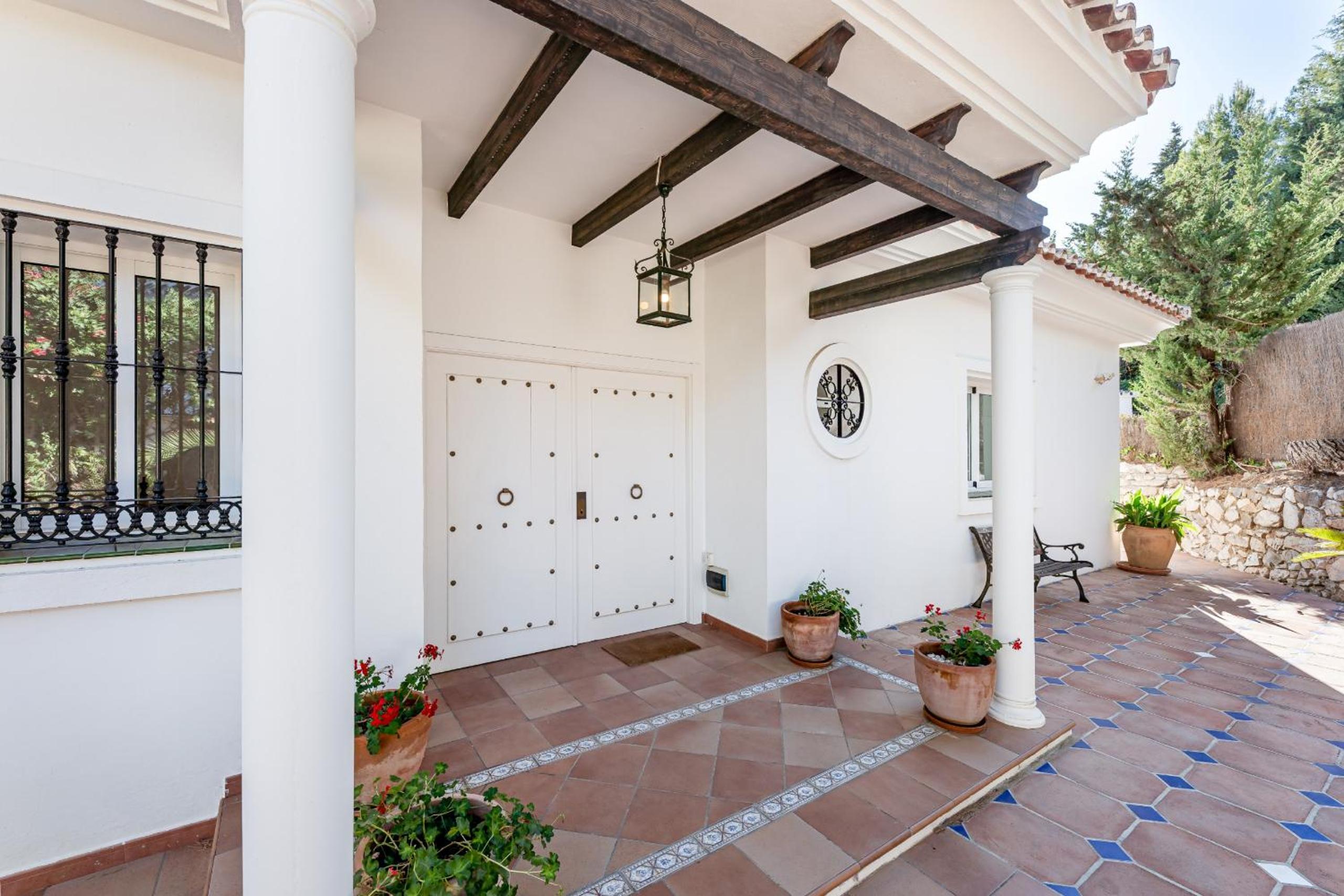 Stunning Villa with Panoramic Views of the Med