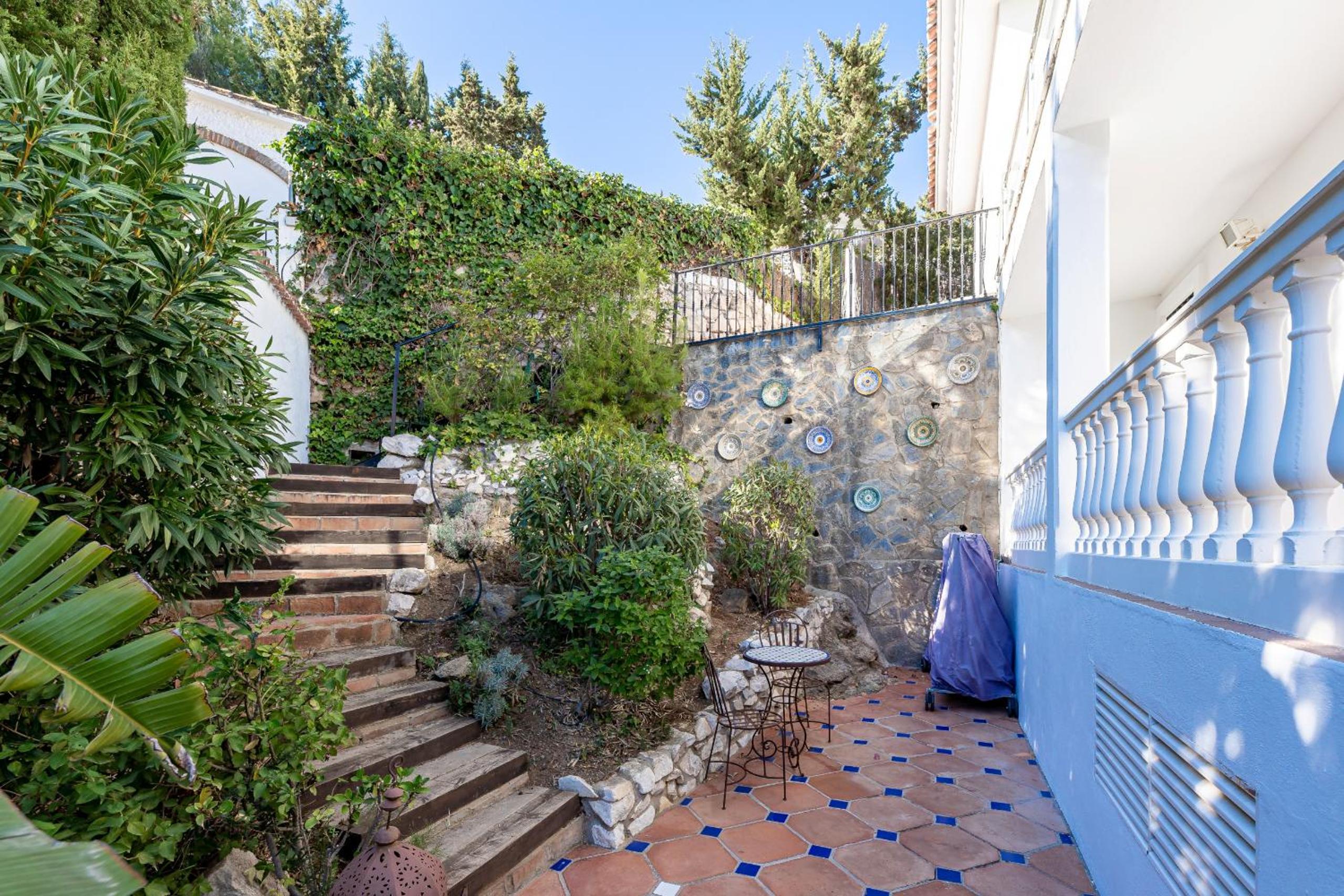 Stunning Villa with Panoramic Views of the Med