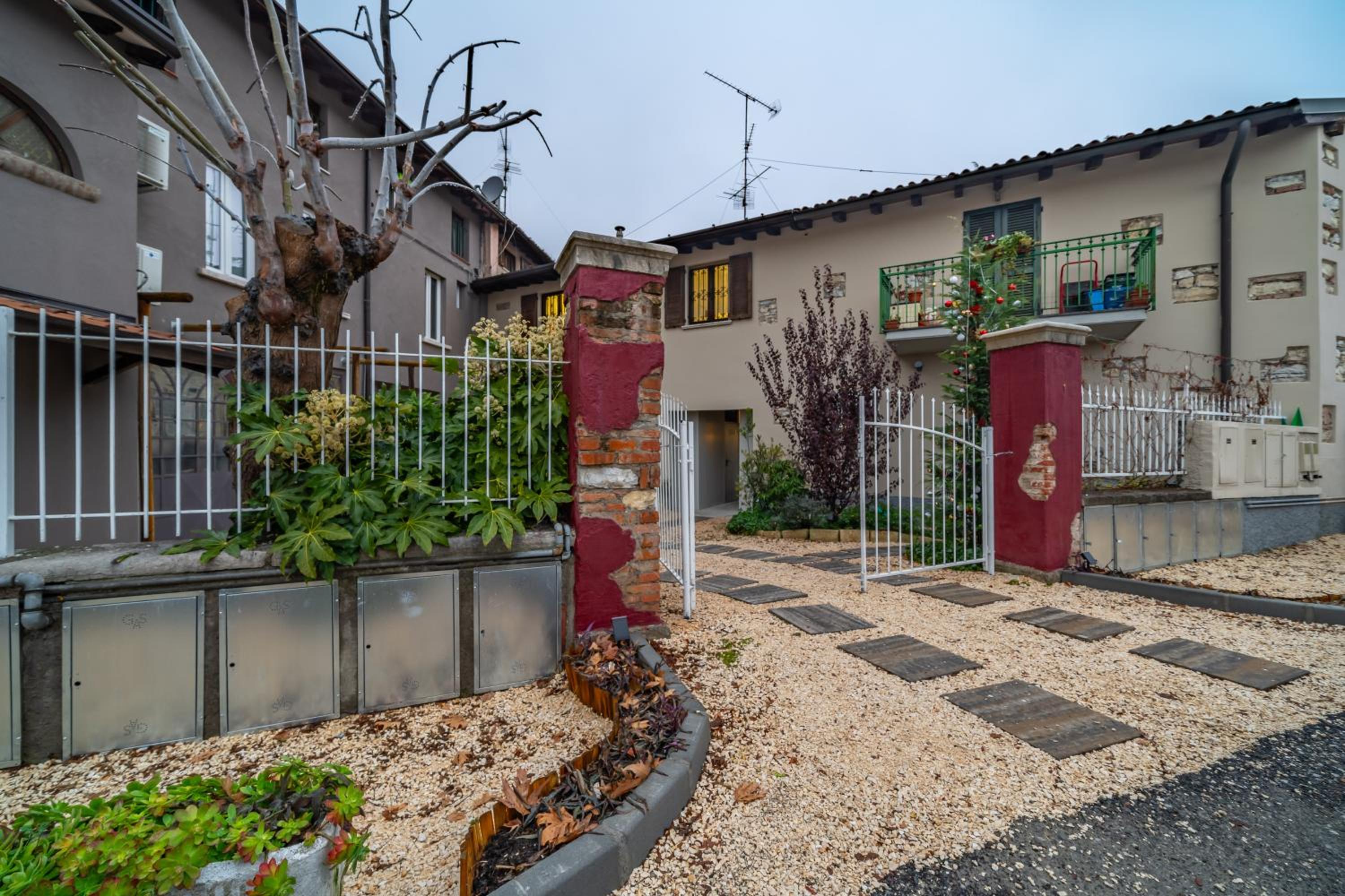 HOST4U - CONICCHIO New Apartments few steps from Casazza Metro Station & Free Parking view 5
