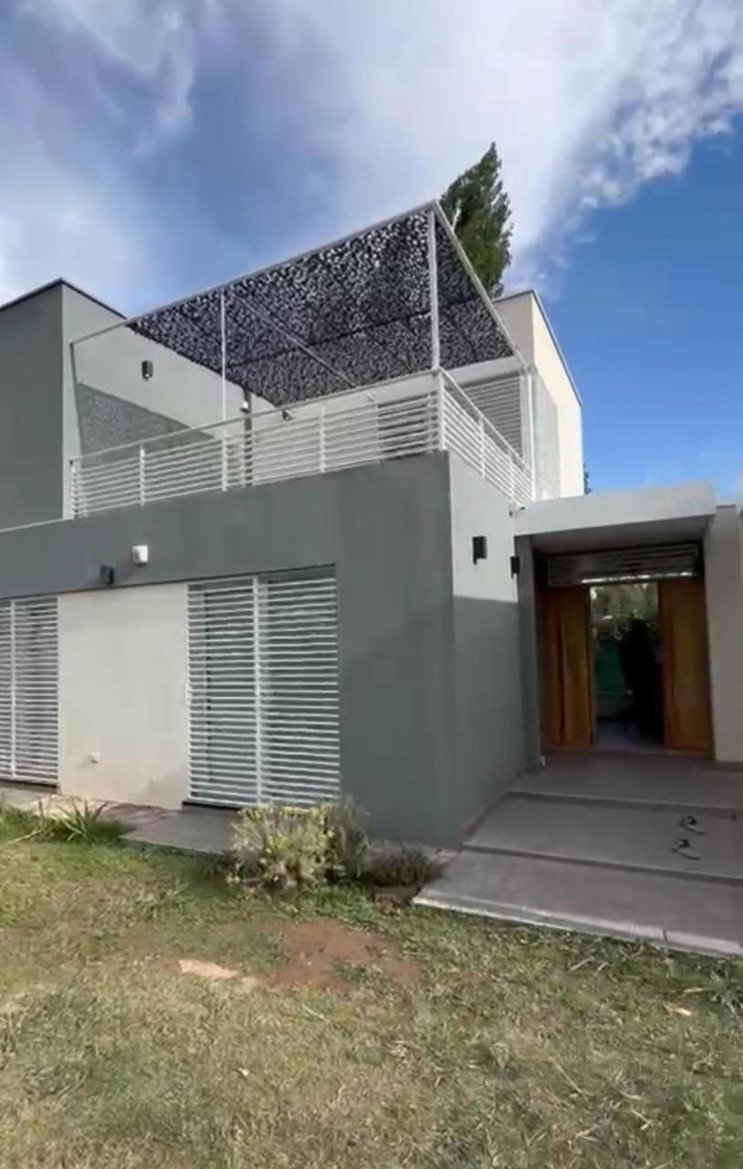 CASA ESPECTACULAR EN VISTALBA MENDOZA