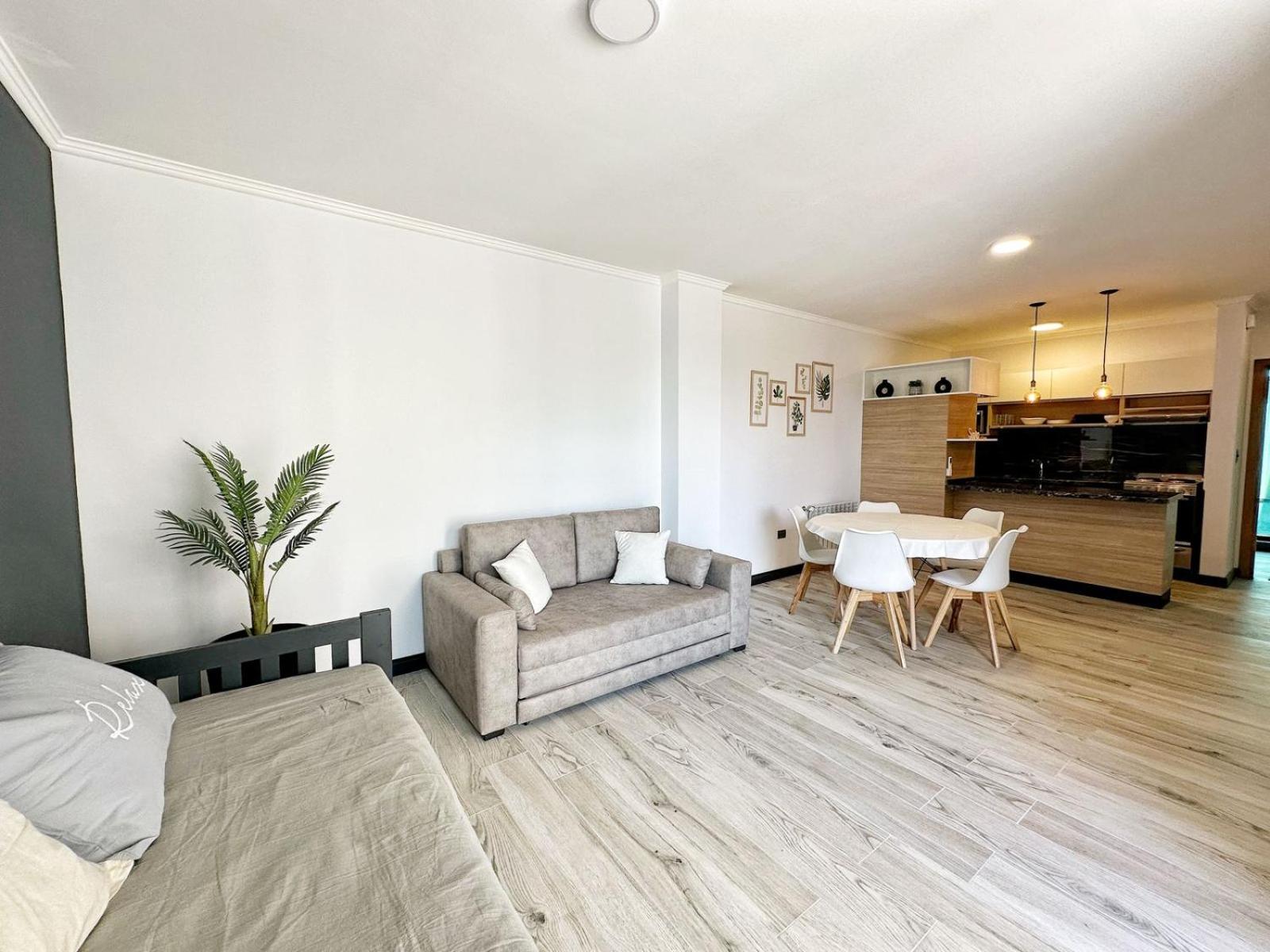 Constantino 6 Apartments