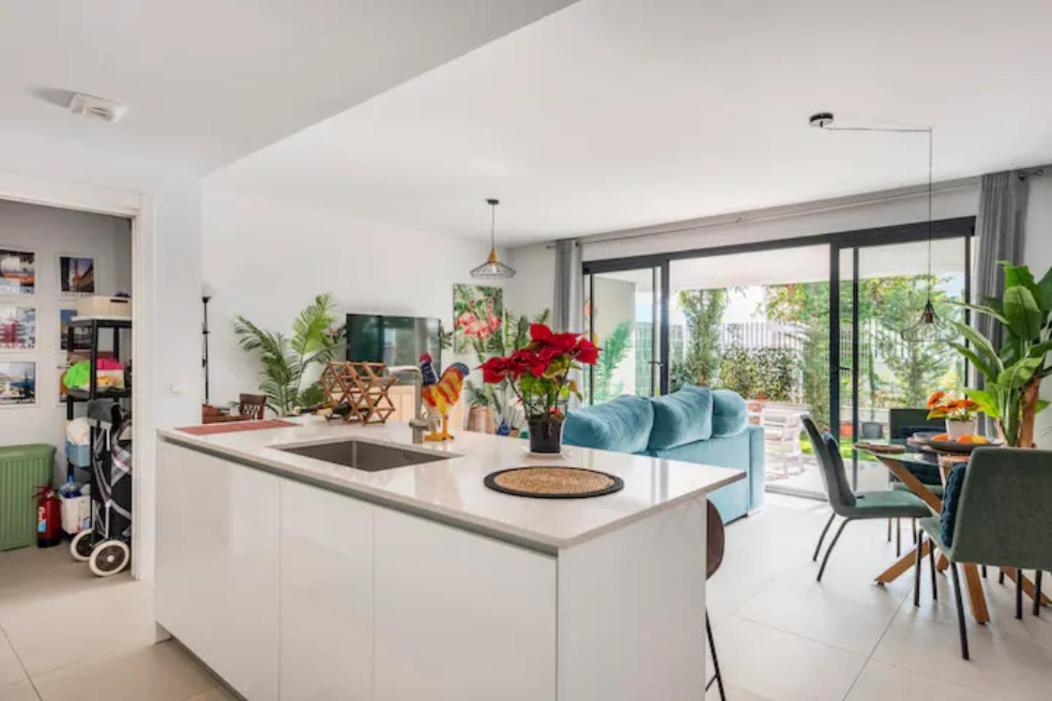 Tranquil sea breeze apartment