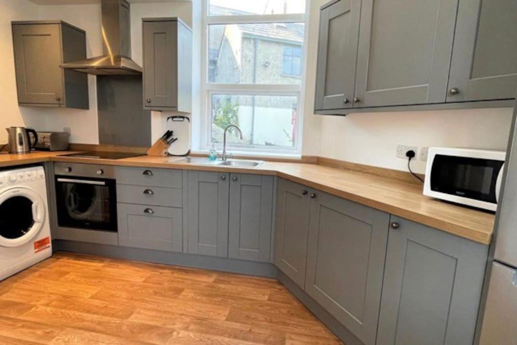 CLITHEROE TOWN CENTRE MODERN 2 BED APARTMENT view 3