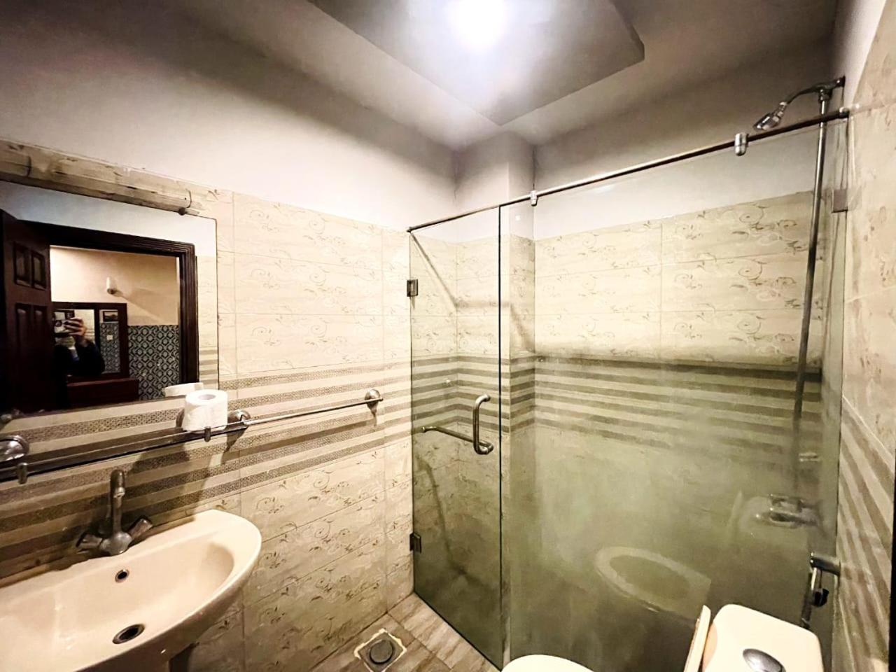 One Bedroom Furnished Apparent