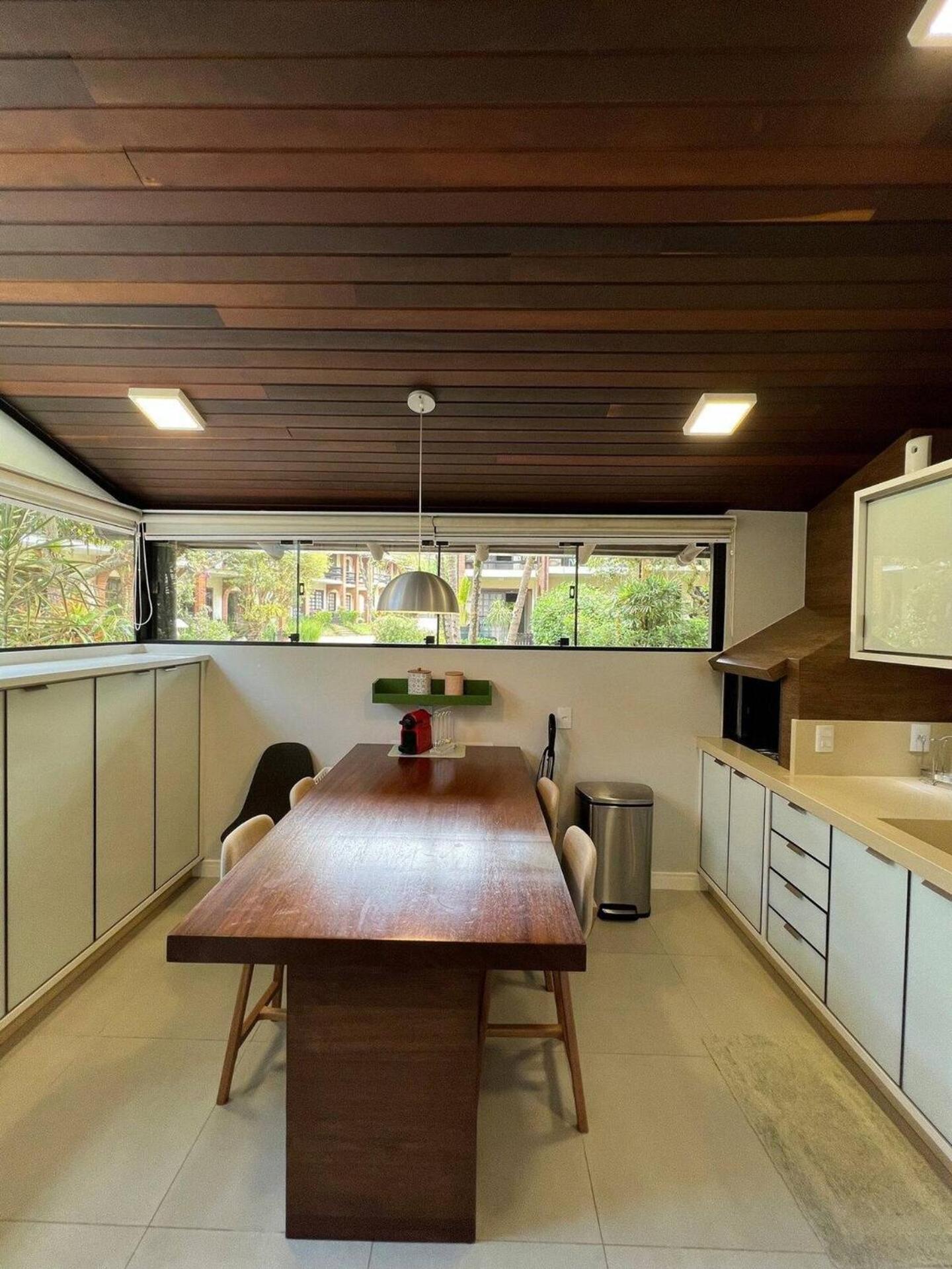 Casa pé na areia em praia paradisíaca com piscina frente mar